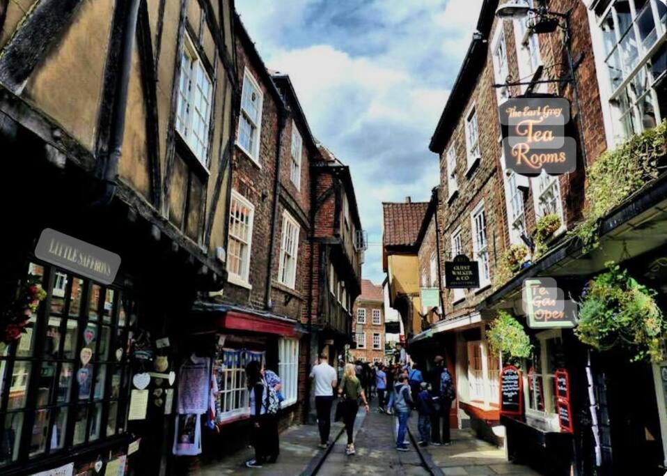 Minster House- Free Parking Holiday home York