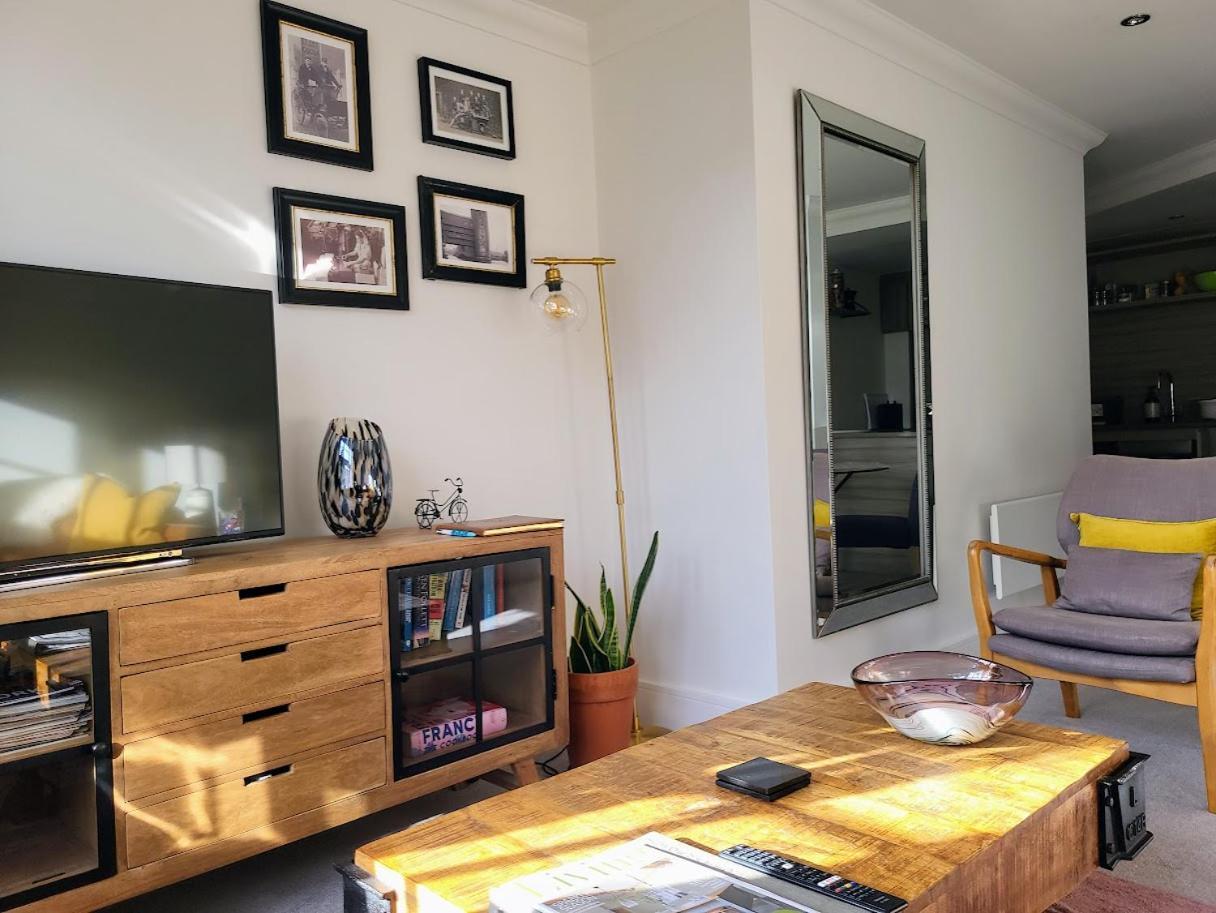 Cocoa River - Two Bed, Two Bath With Allocated Parking Apartment *