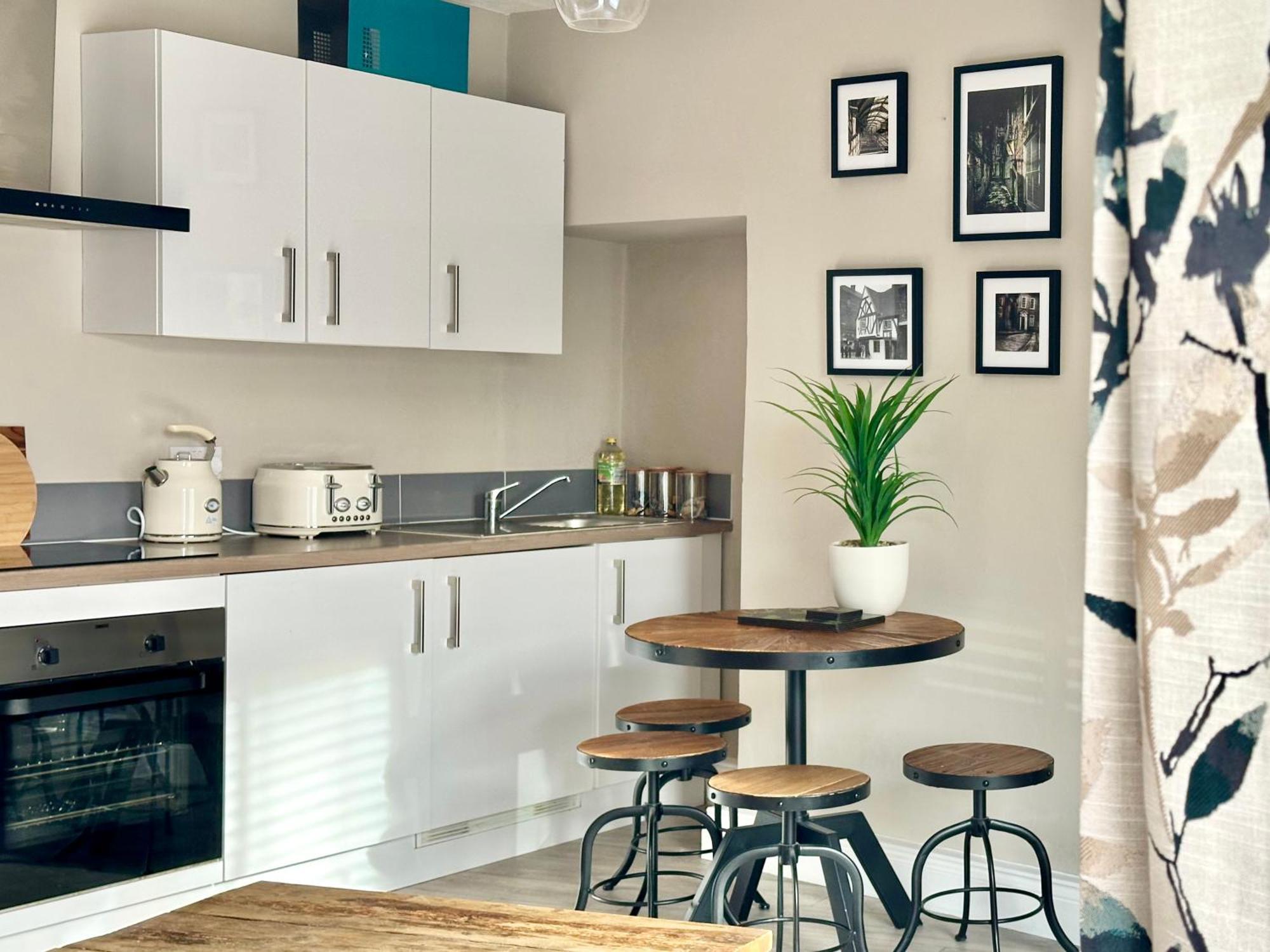 Blossoms Reach - 2 Minutes From Station And Centre Apartment *