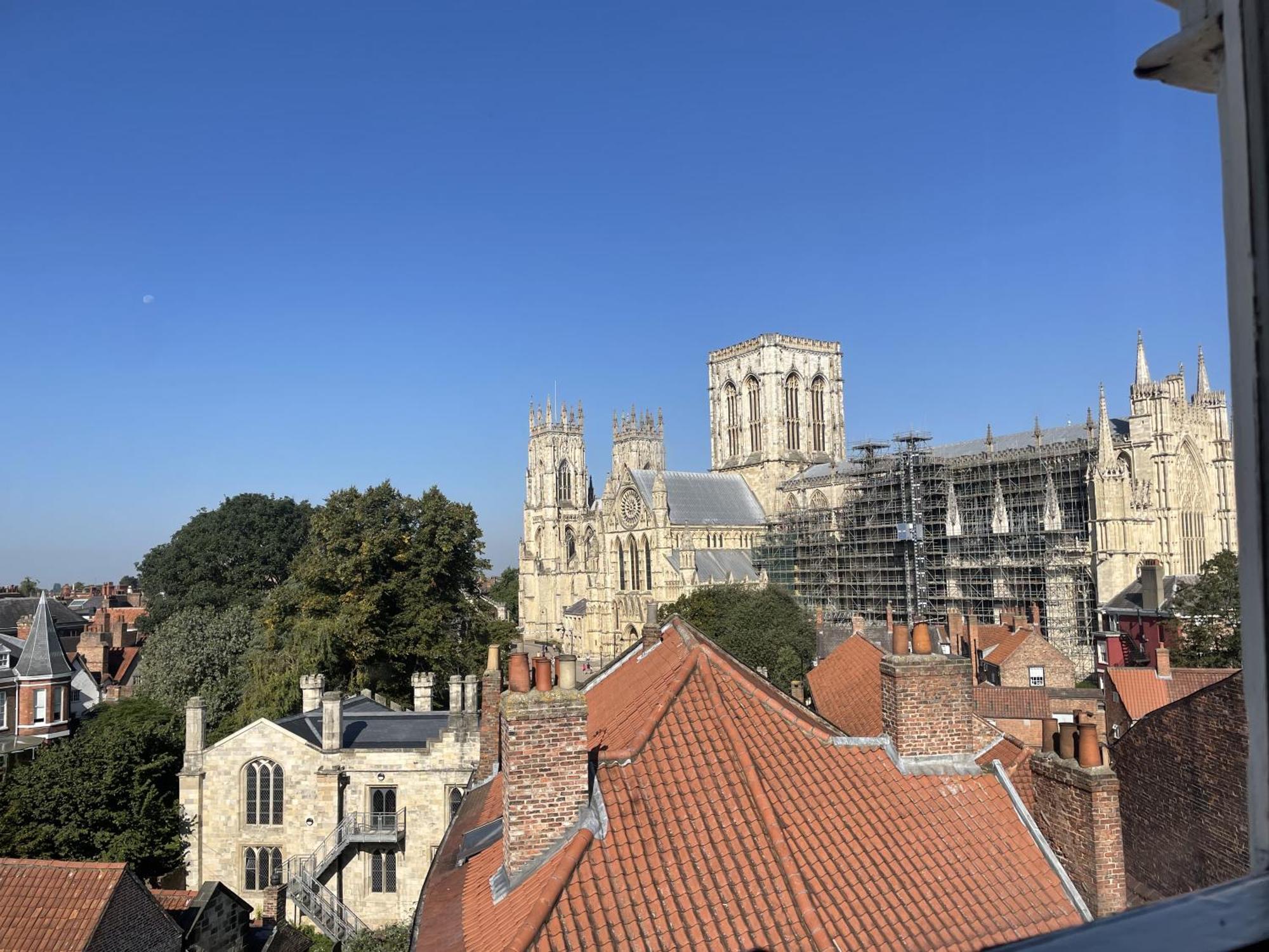 Minster View Penthouse Apartment *