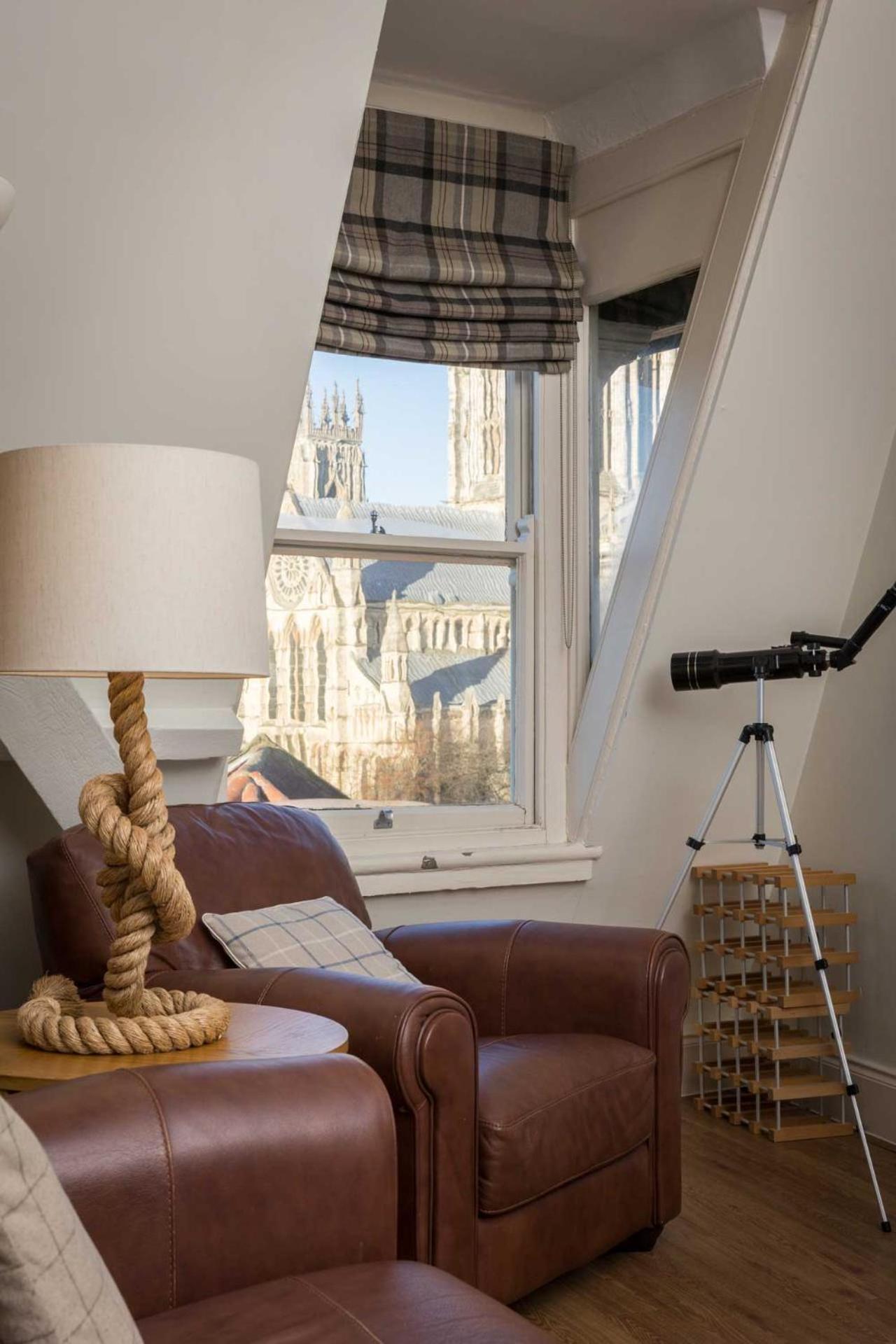 Minster View Penthouse Apartment *
