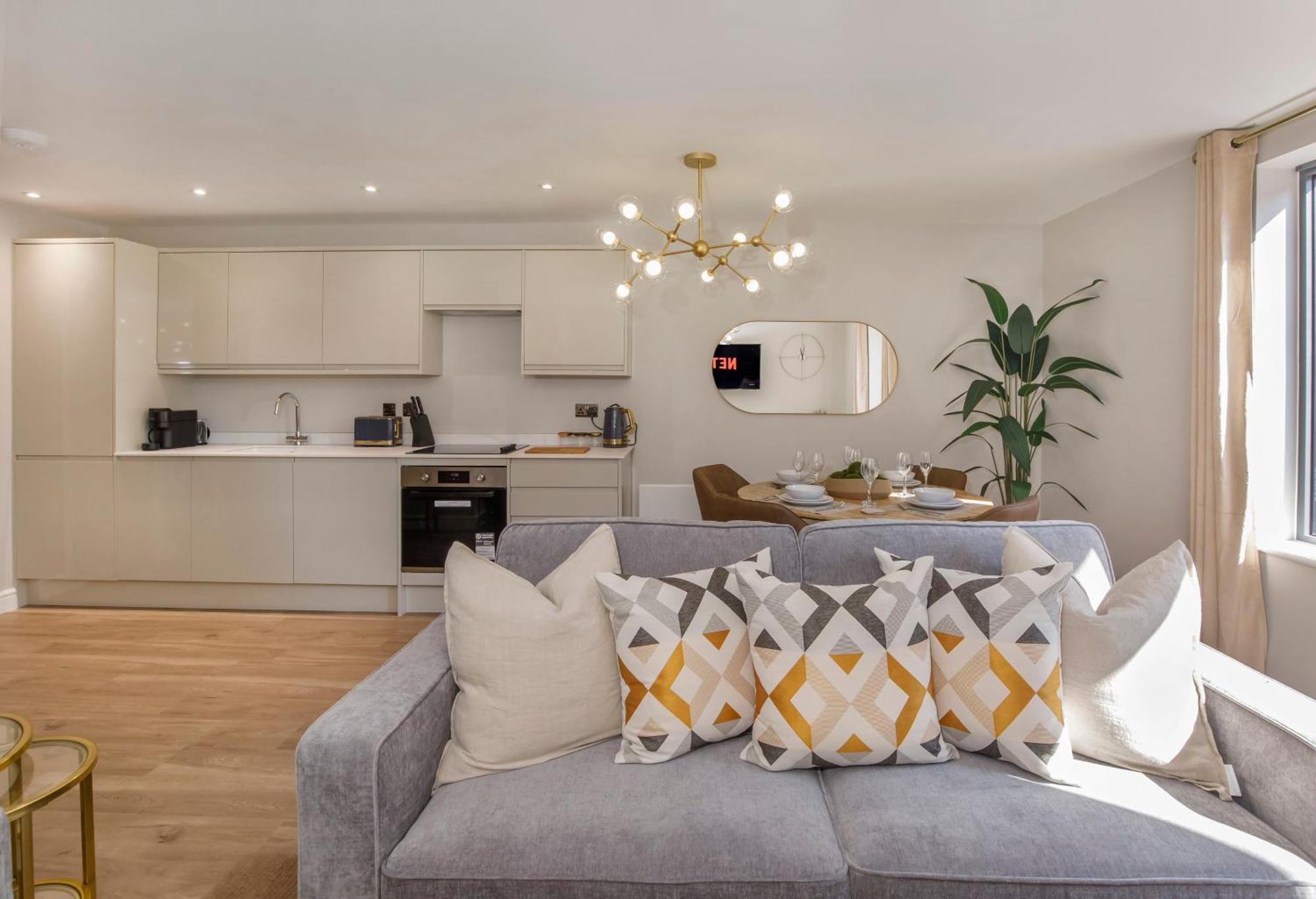 Crescent Court Modern And Luxurious Apartment