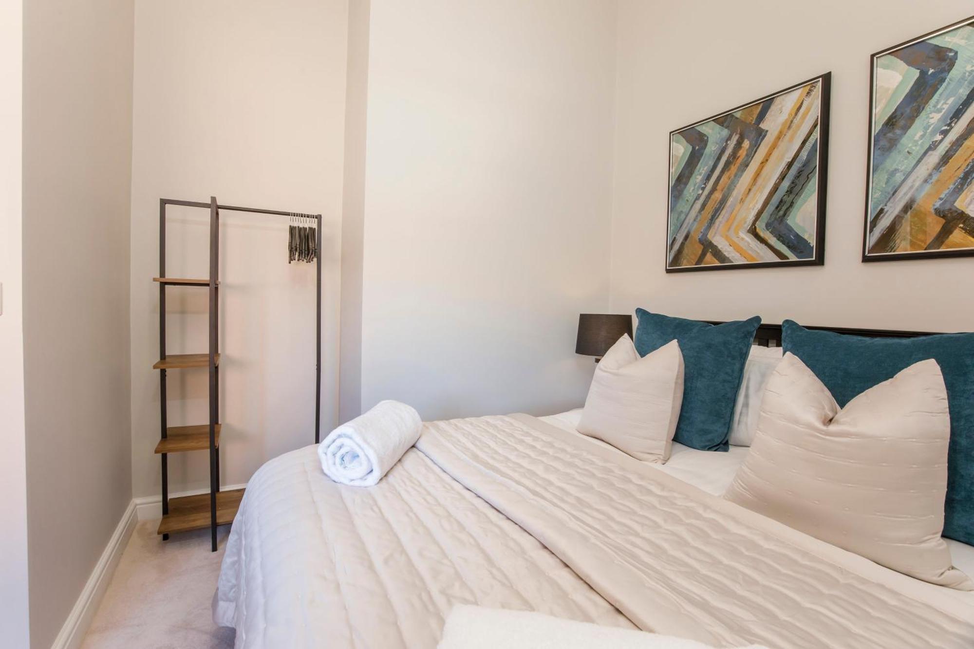 Apartment Crescent Court Modern And Luxurious