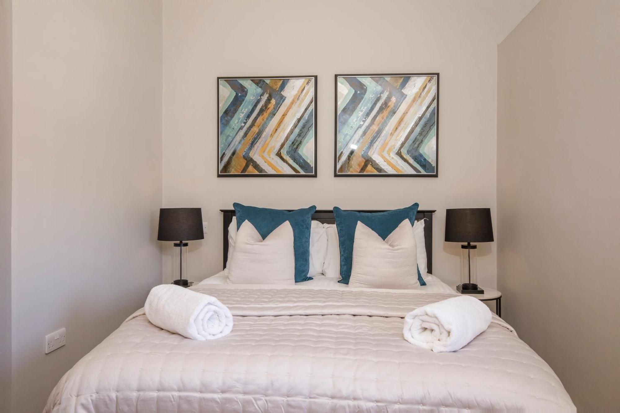 Crescent Court Modern And Luxurious Apartment *