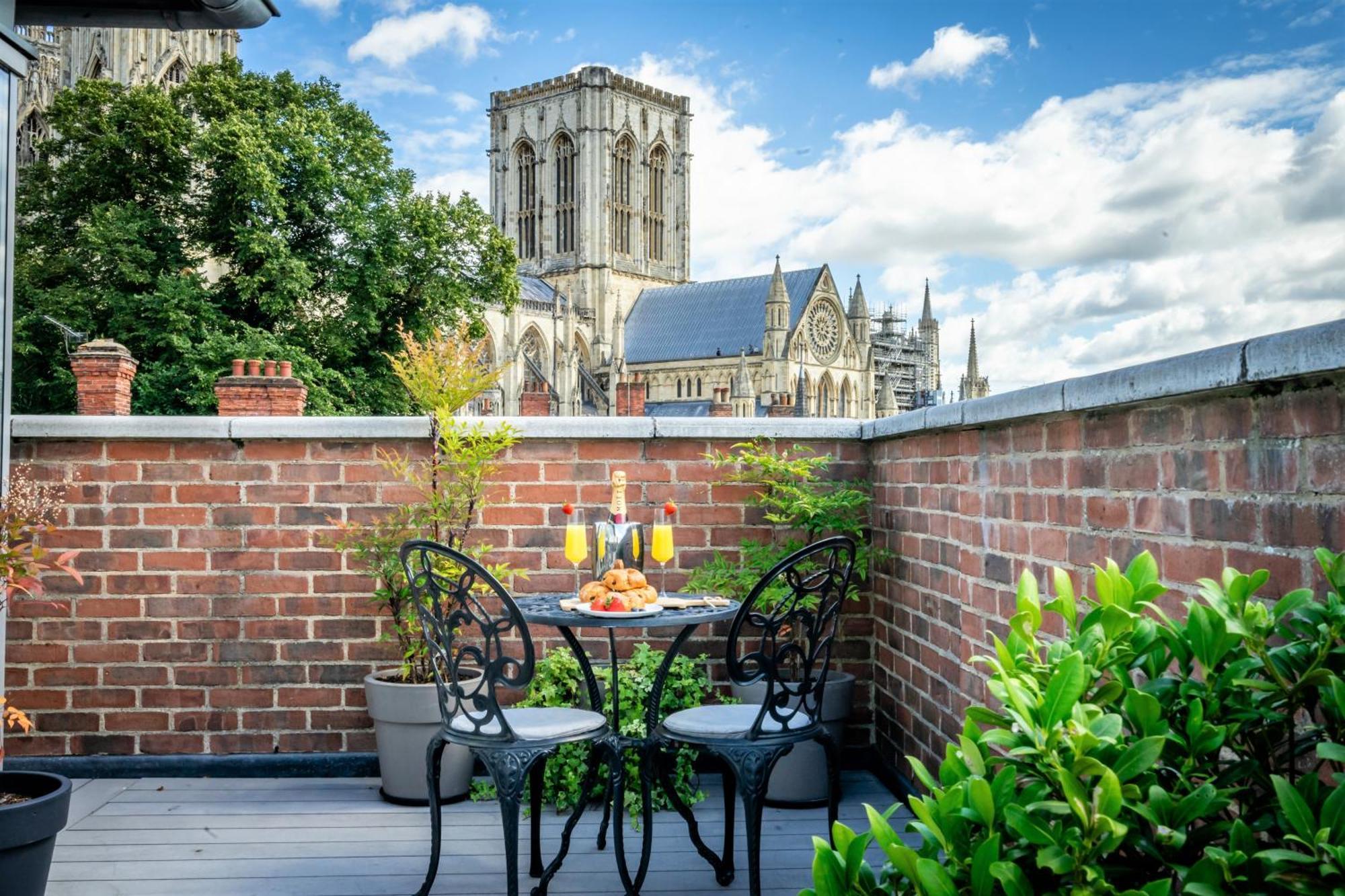 Apartment 11 Stonegate Court