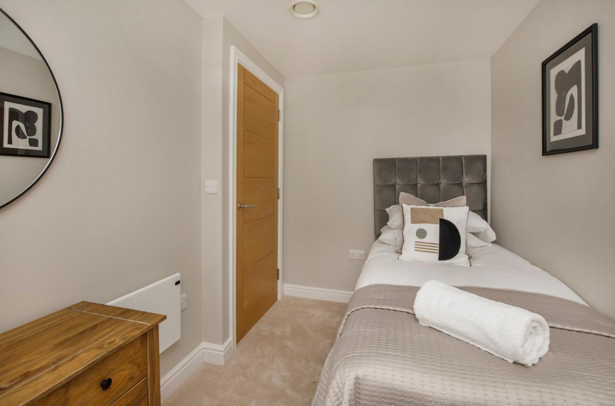 Crescent Court Modern And Luxurious Apartment