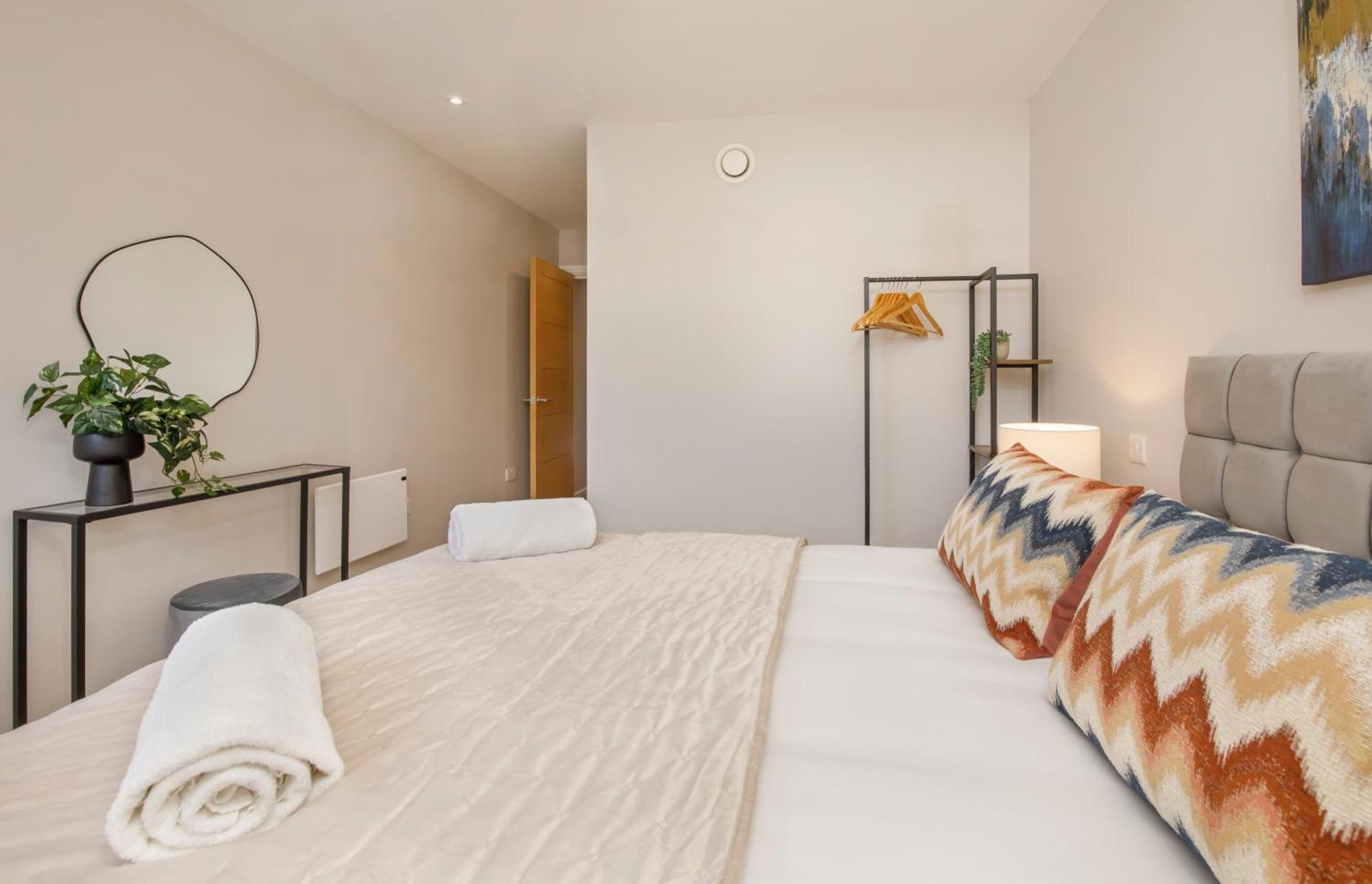 Apartment Crescent Court Modern And Luxurious York