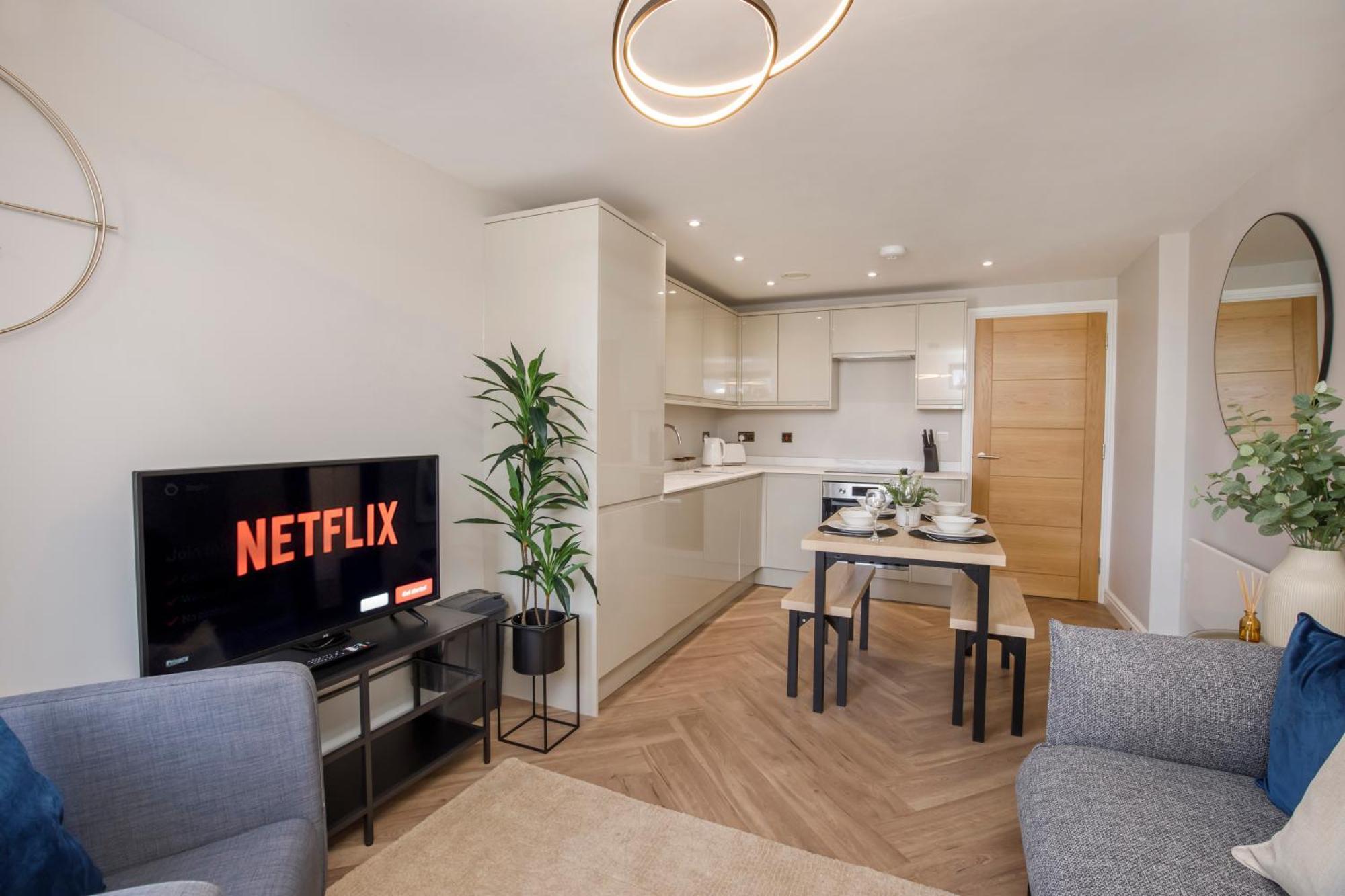 Crescent Court Modern And Luxurious * York