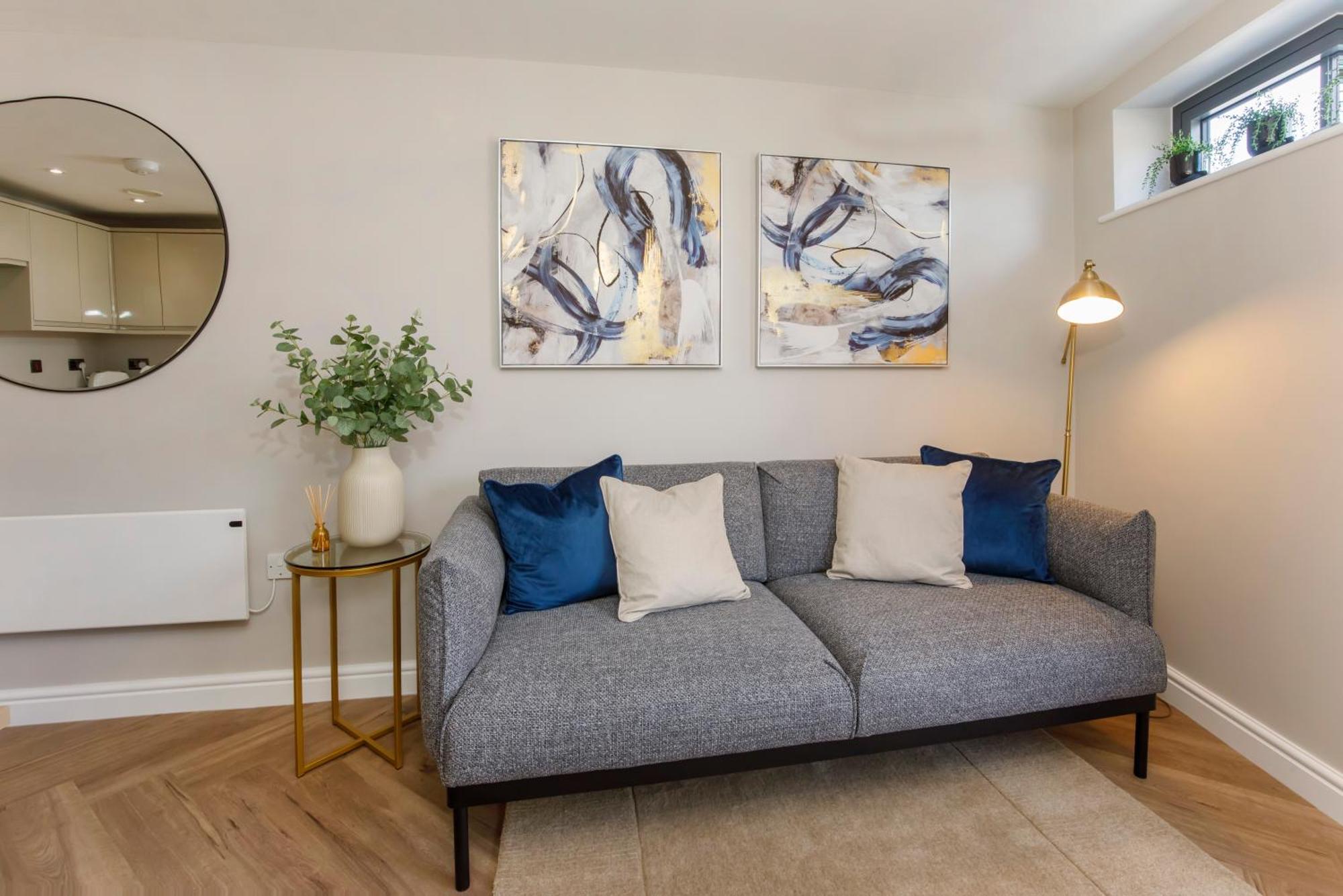 Crescent Court Modern And Luxurious *