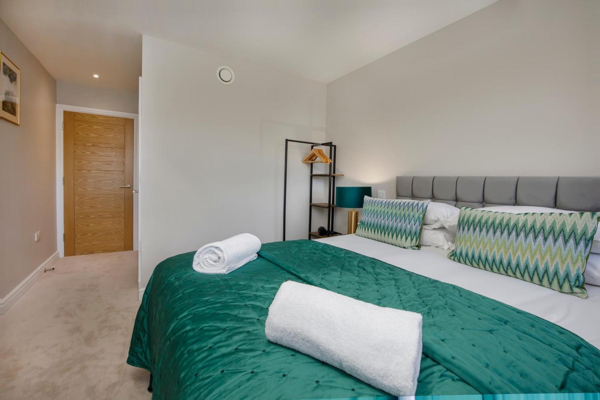 Crescent Court Modern And Luxurious *