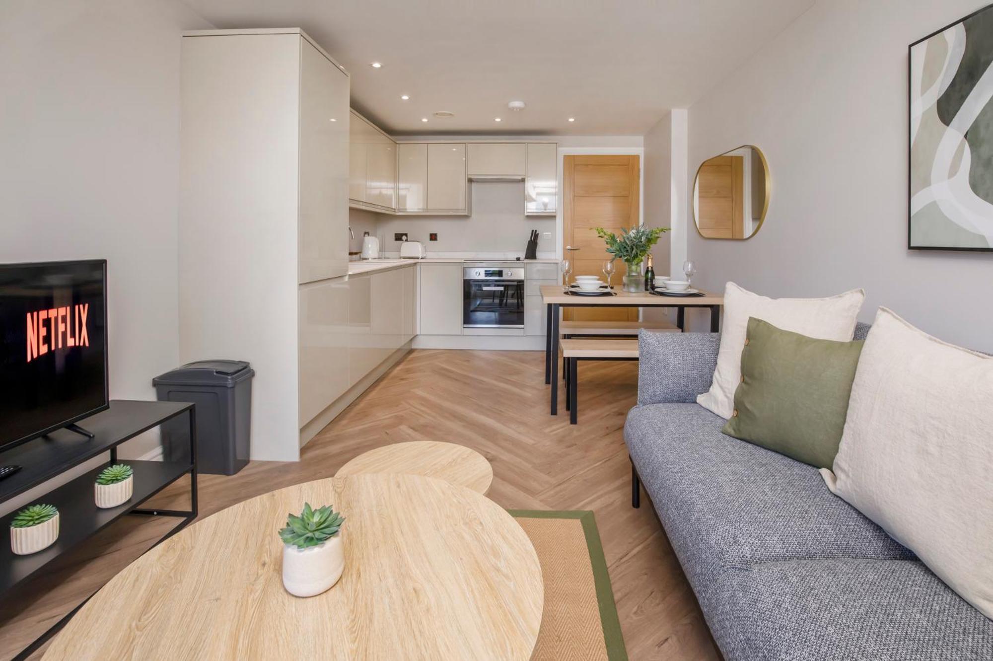 Crescent Court Modern And Luxurious York