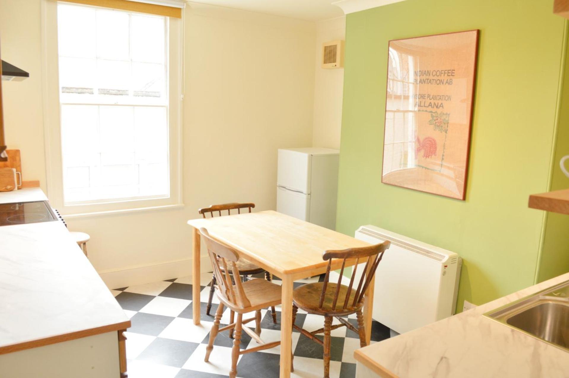 Newly Renovated Centre Flat - Pass The Keys *