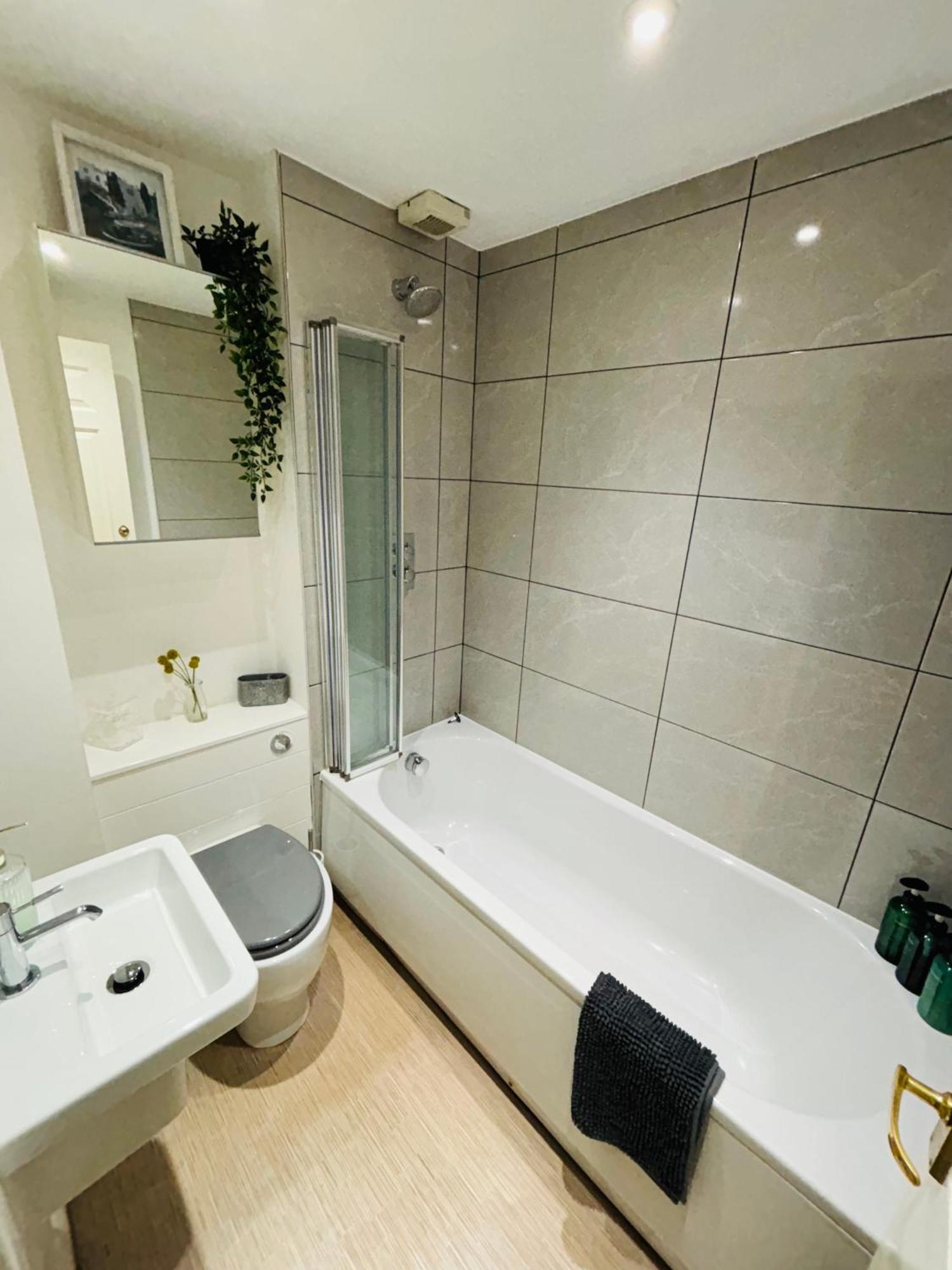 Apartment County House Centre With Parking Sleeps 4