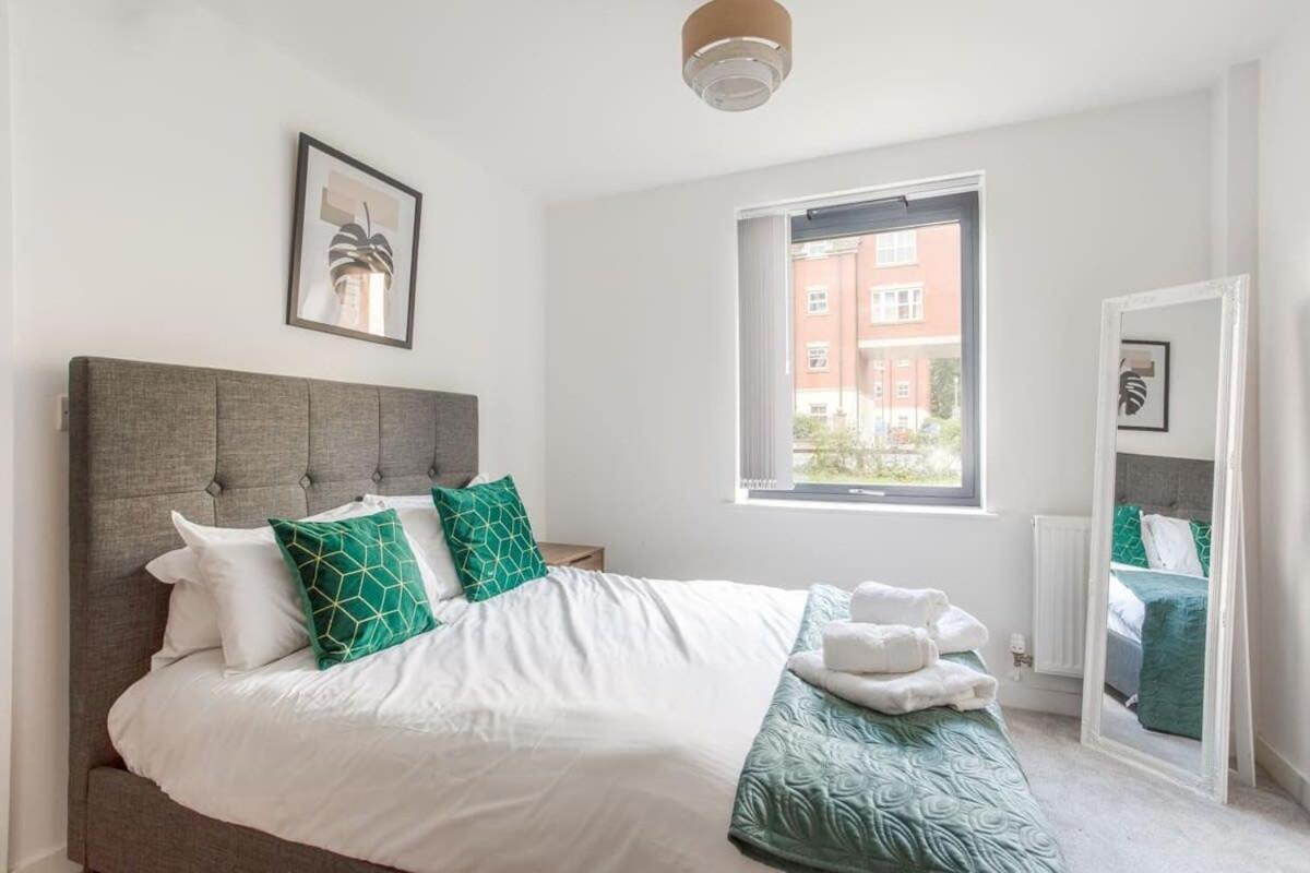 Zeni, Ouse Court 2 Bedroom Apartment *