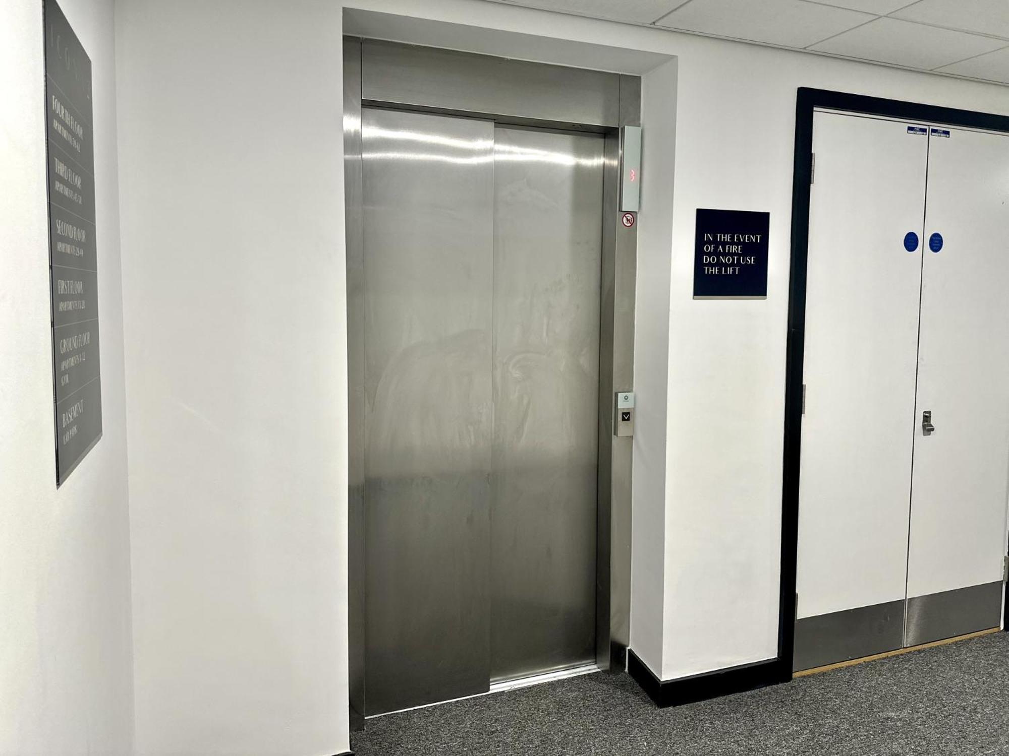 Stay@55 -secure Underground Parking Apartment *