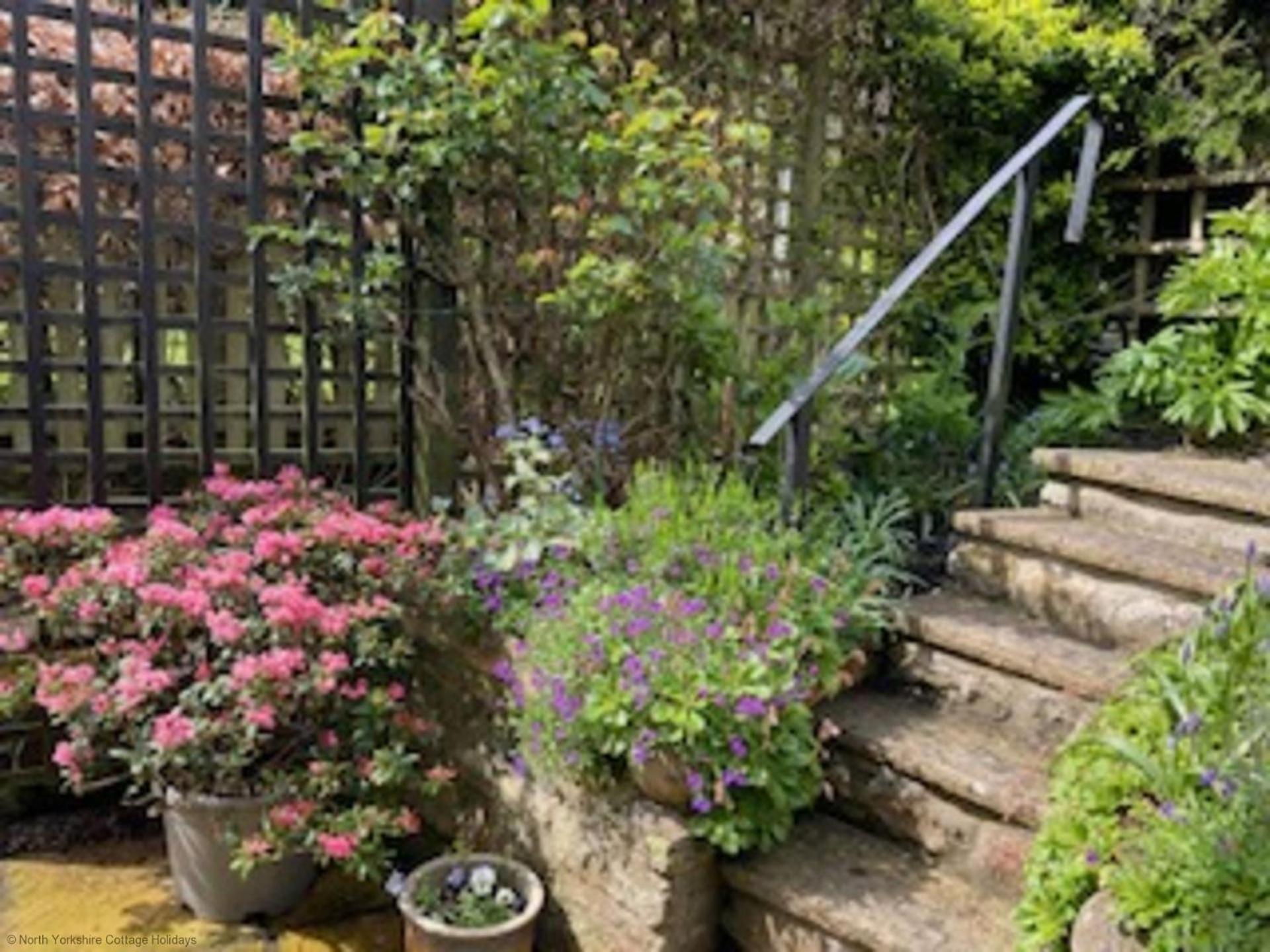 Holiday home Picturesque Stone In The Heart Of North Yorkshire Village - Hideaway