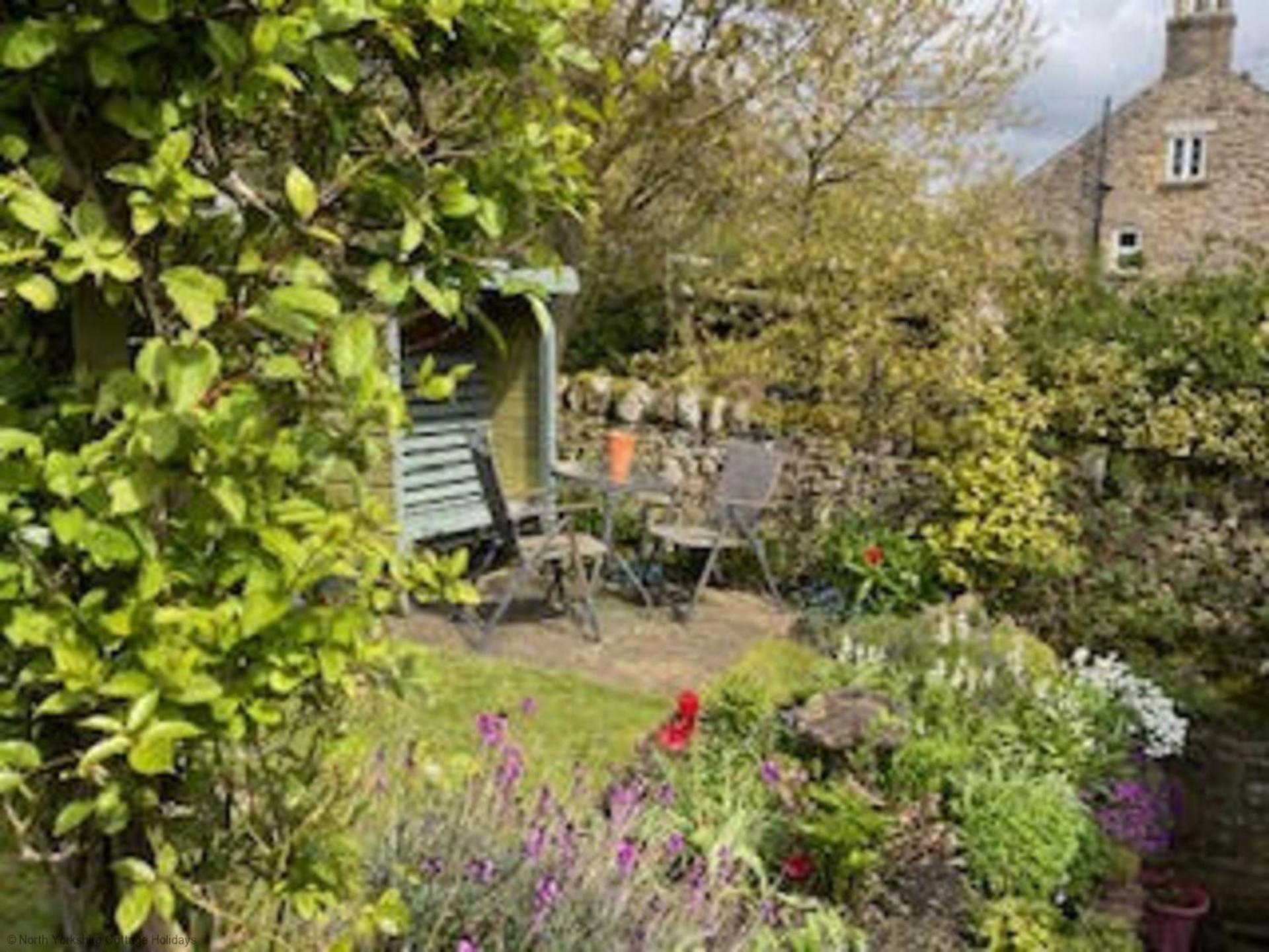 Picturesque Stone In The Heart Of North Yorkshire Village - Hideaway York