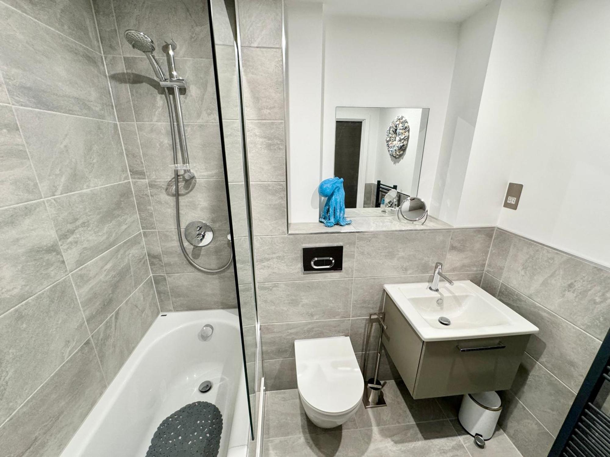 Carillon 60 With Free Secure Parking * York