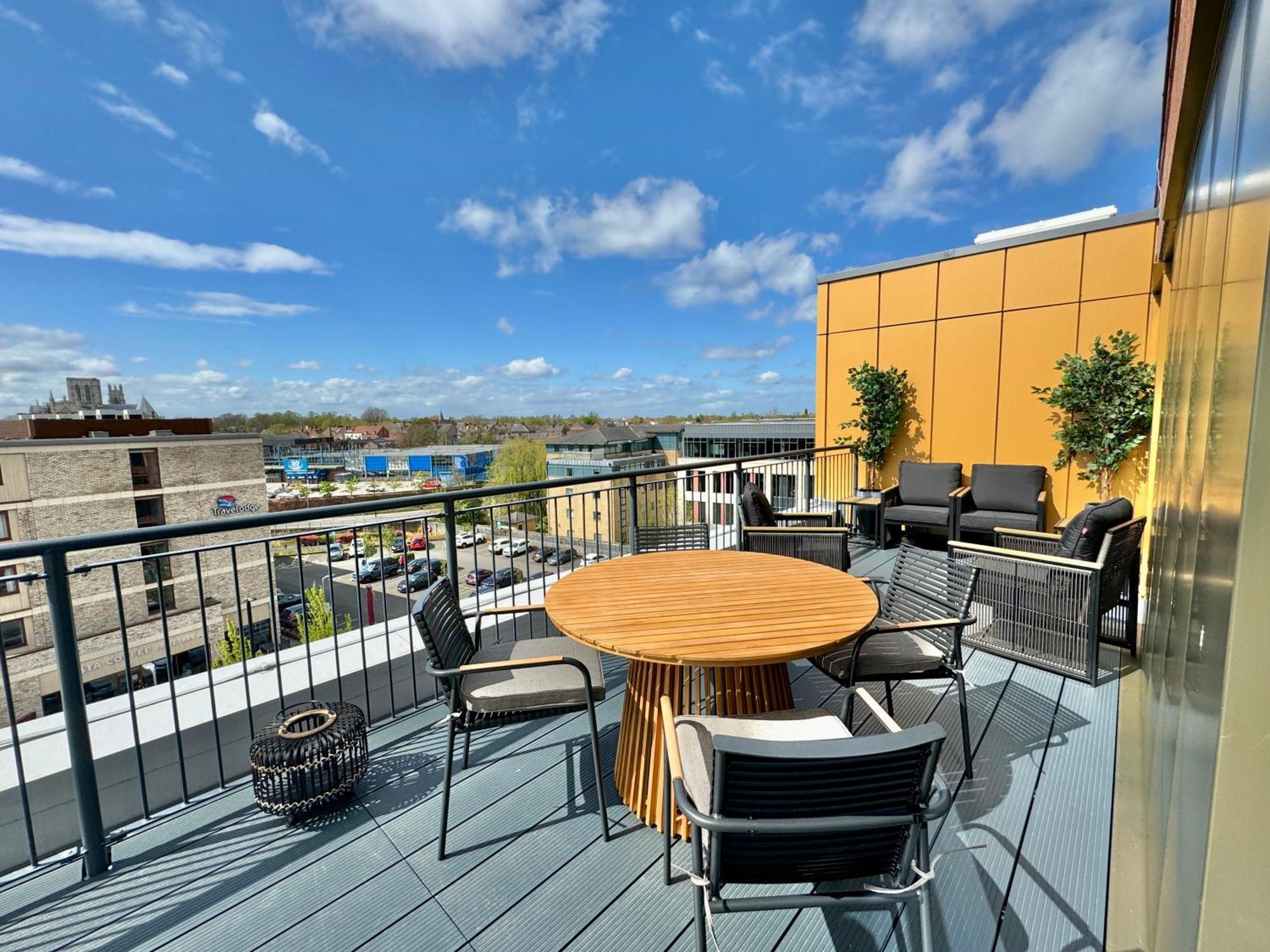 Carillon 60 With Free Secure Parking * York