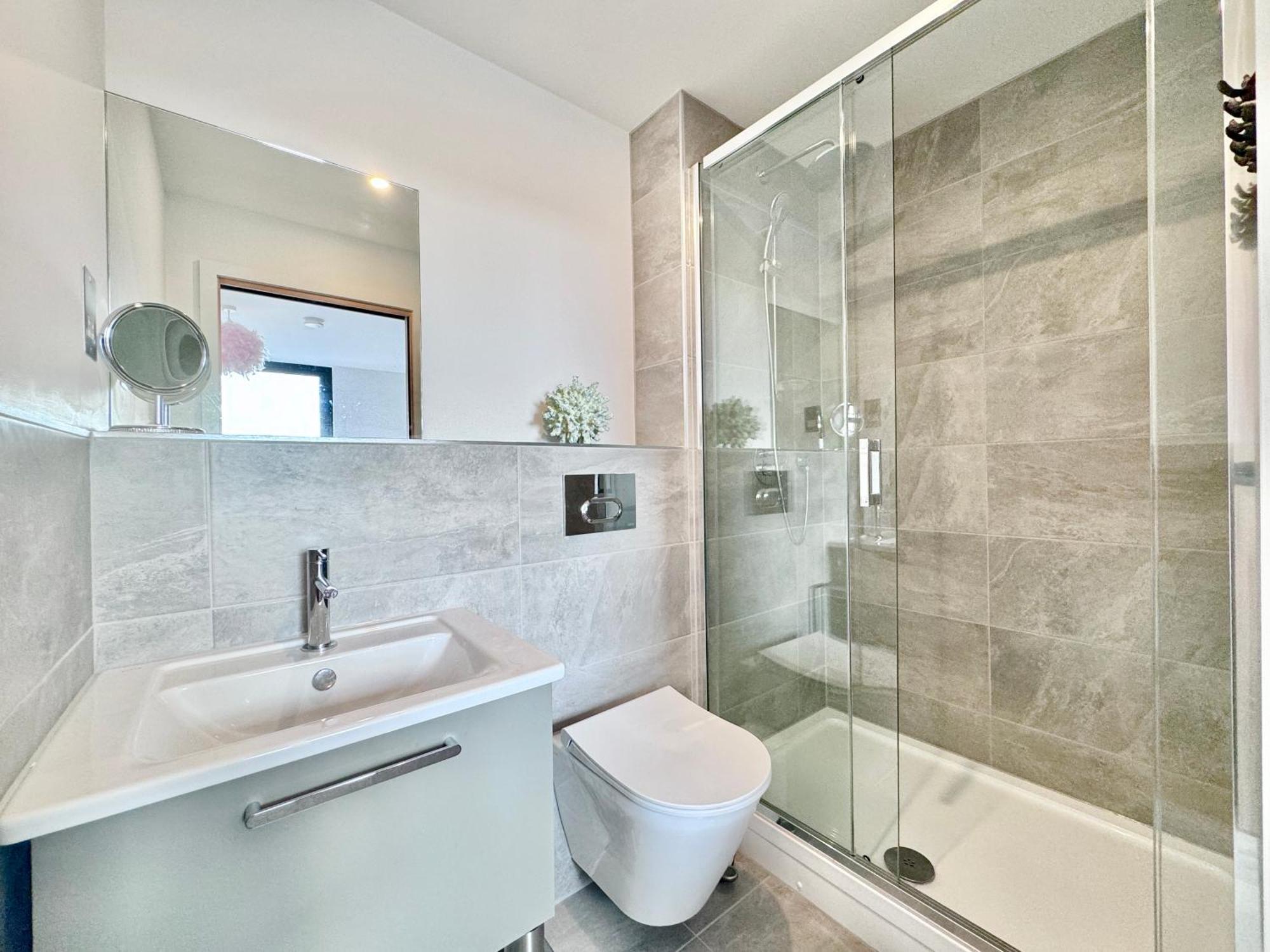 Carillon 60 With Free Secure Parking Apartment York