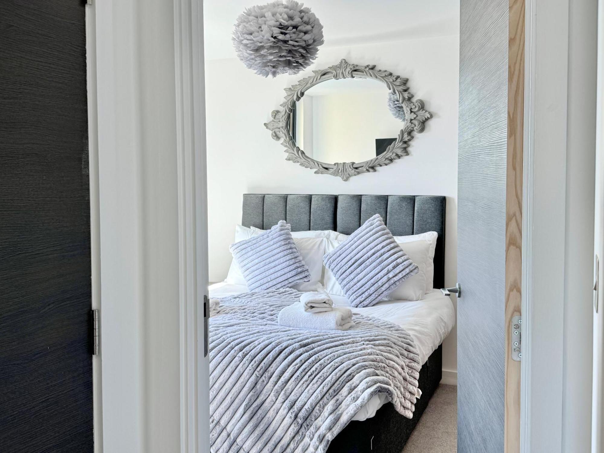 Carillon 60 With Free Secure Parking Apartment York