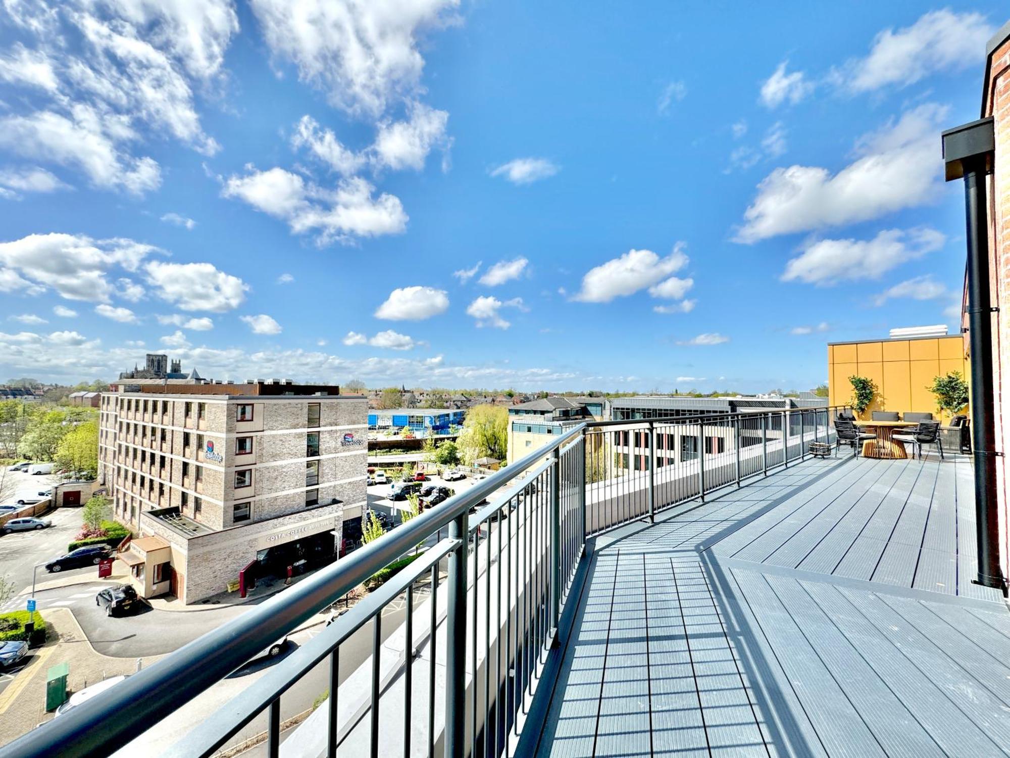 Carillon 60 With Free Secure Parking Apartment
