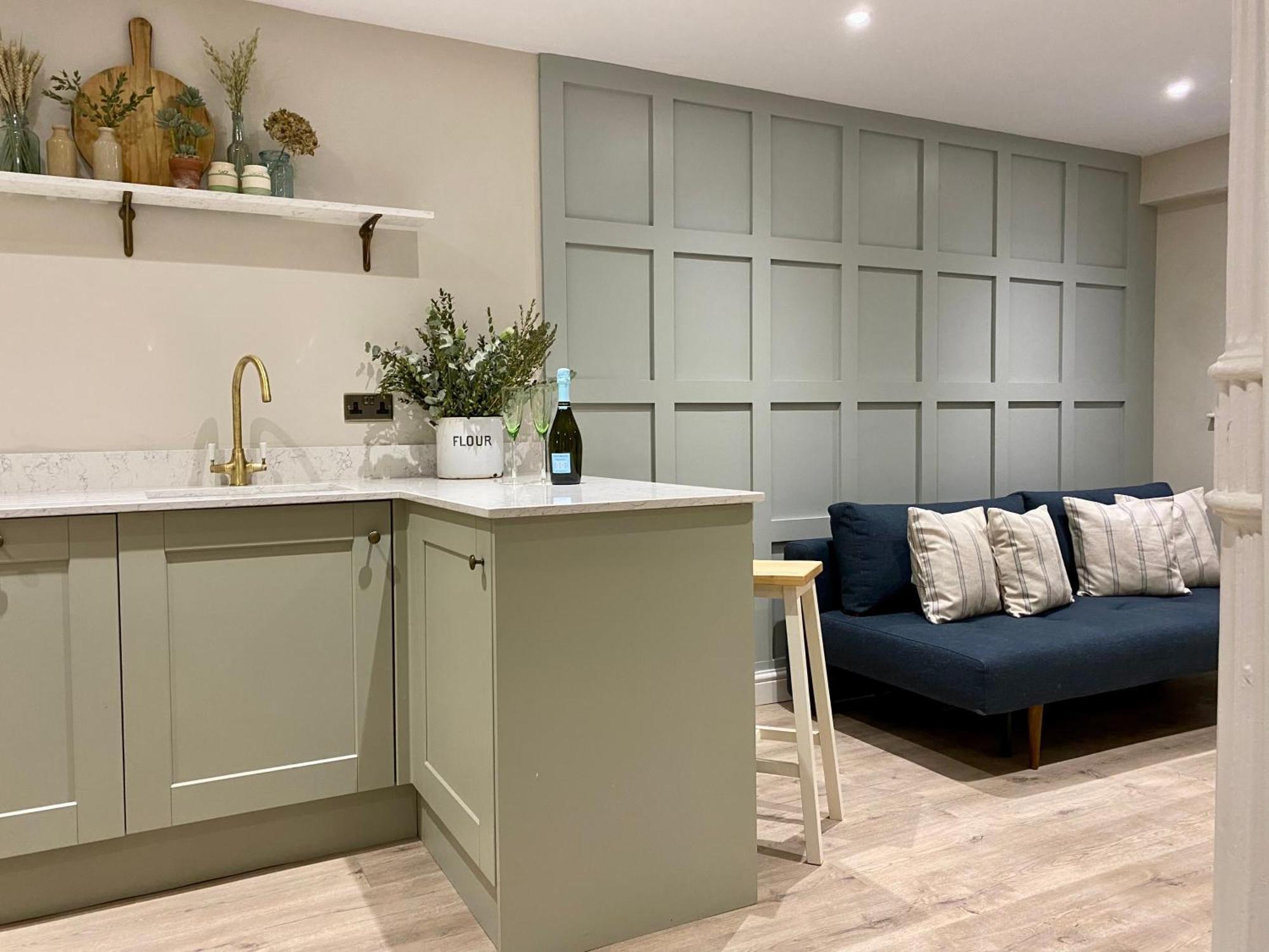 Apartment Victoria Bar Walls By Chateau Anna, - Free Parking