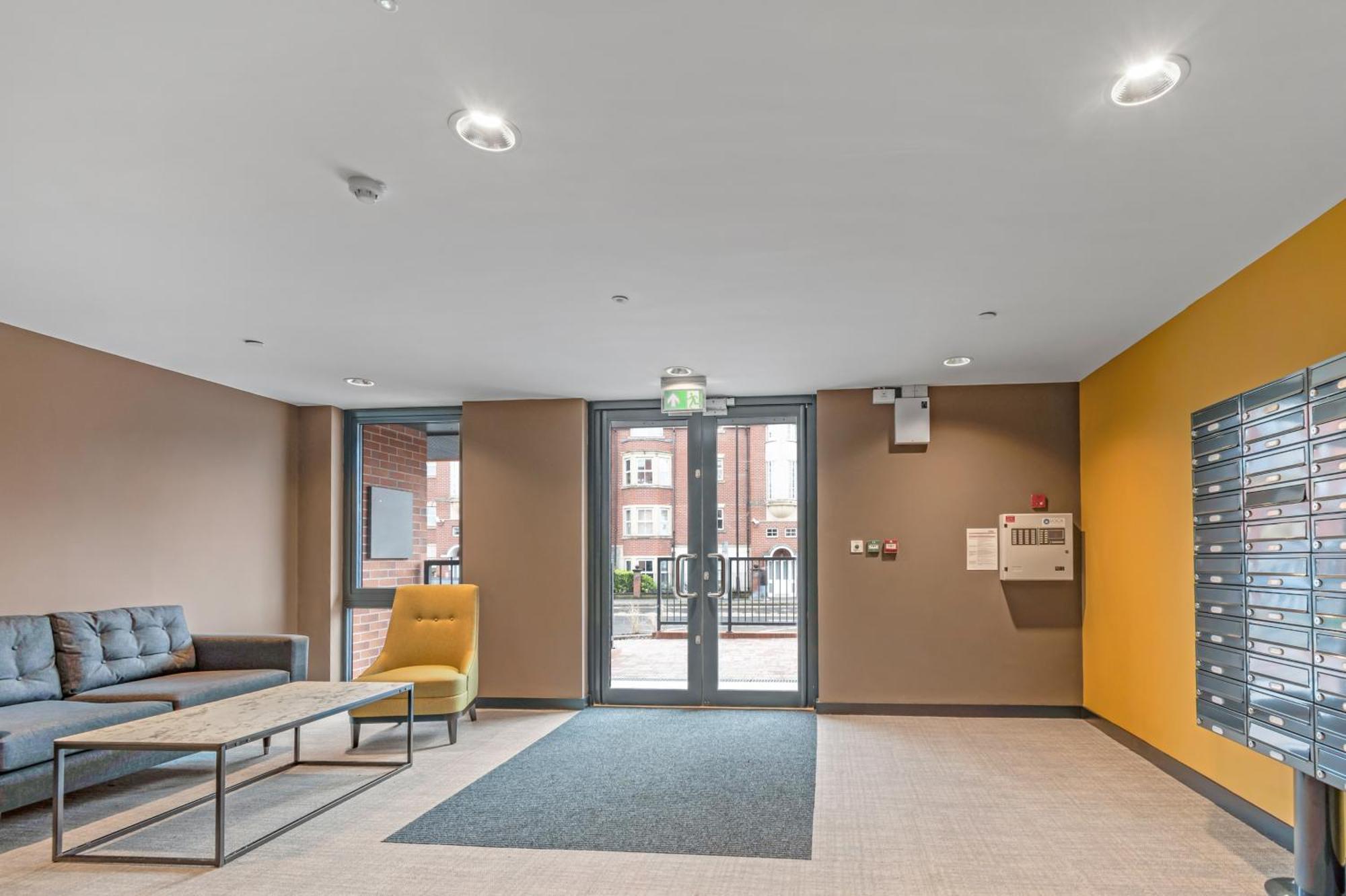 Stay@55 -secure Underground Parking Apartment York