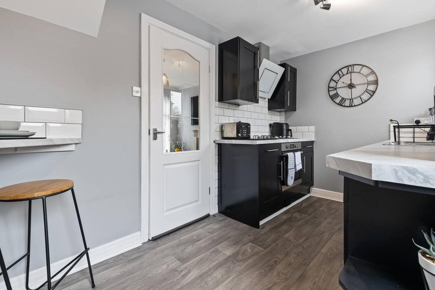 Pass The Keys 127 Bellhouse Way - Renovated Family For 2