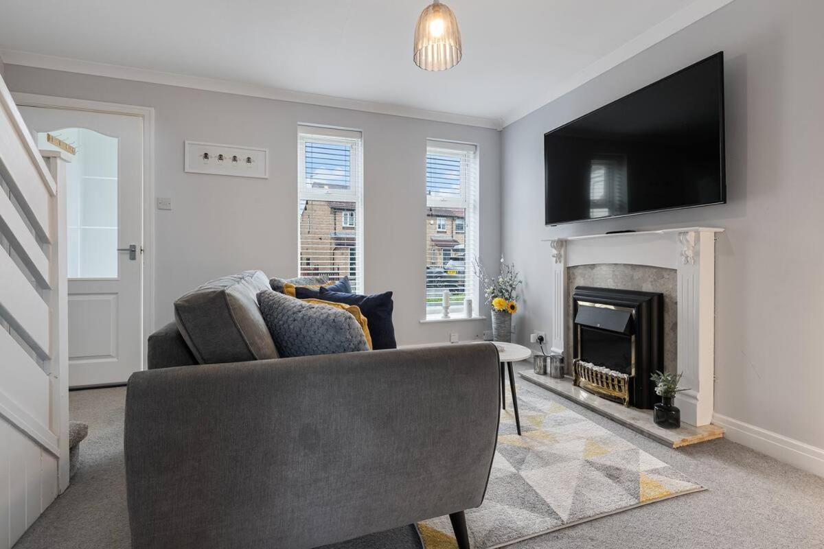 Pass The Keys 127 Bellhouse Way - Renovated Family For 2 York
