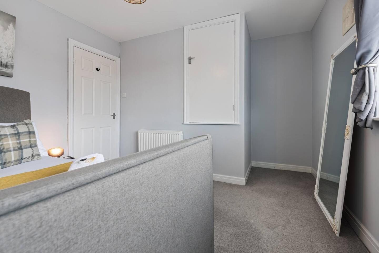 Pass The Keys 127 Bellhouse Way - Renovated Family For 2 * York