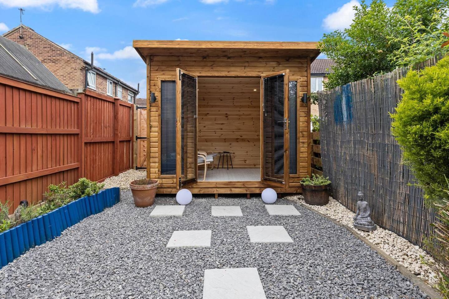 Holiday home Pass The Keys 127 Bellhouse Way - Renovated Family For 2 *