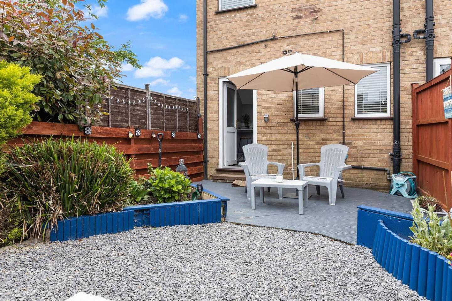 Pass The Keys 127 Bellhouse Way - Renovated Family For 2 York