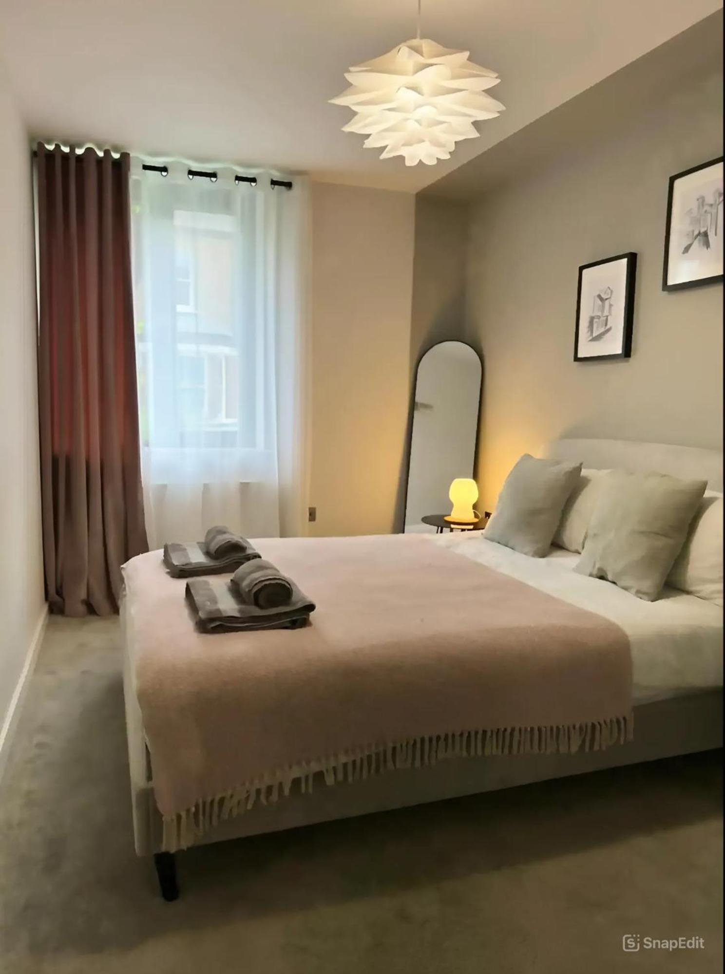 Apartment Modern In Quiet With Free Parking - Contemporary New Building