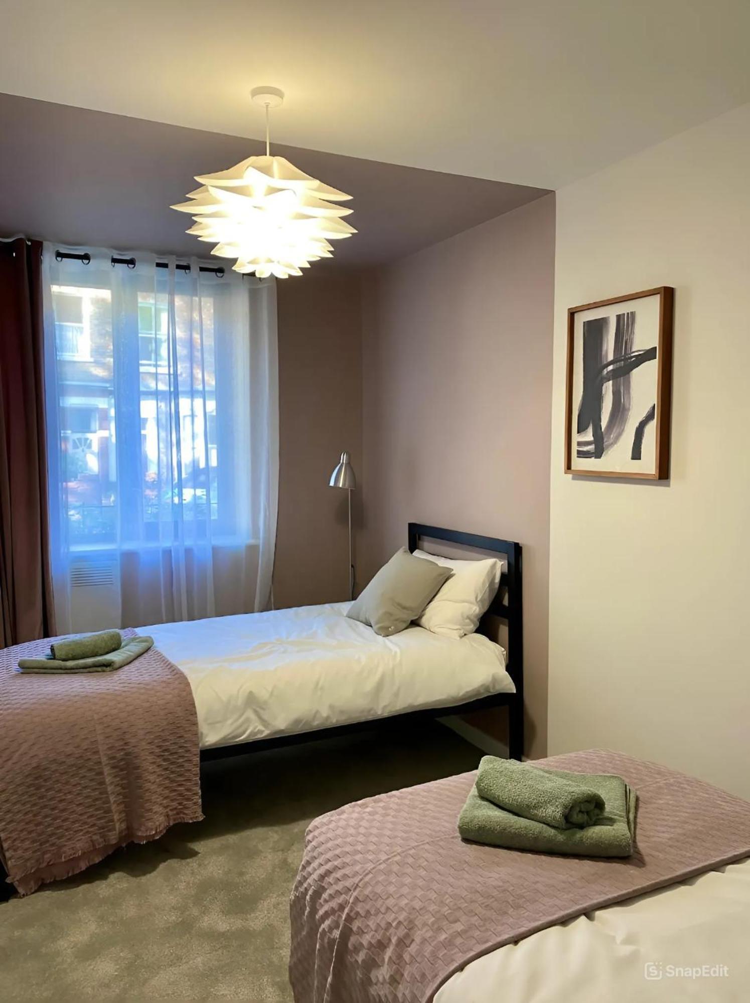 Modern In Quiet With Free Parking - Contemporary New Building Apartment