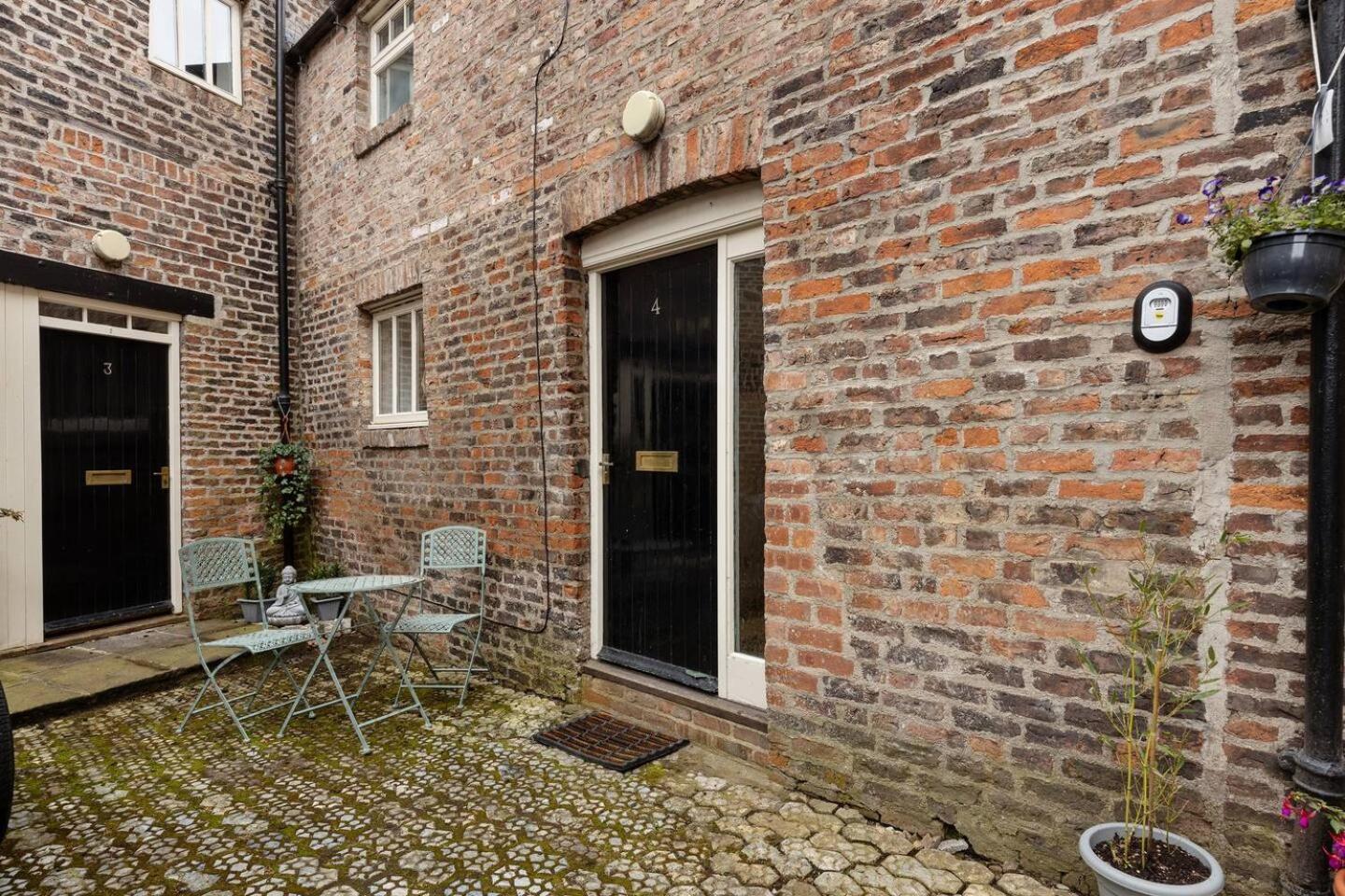 Pass The Keys 4 35 Fossgate - Cosy 2 Bed Sleeps 5 Holiday home York