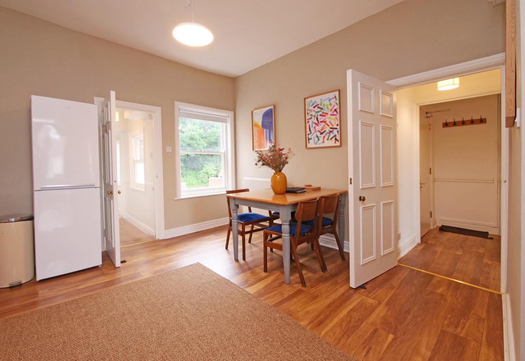 Fifth Quarter With Free Parking Apartment York