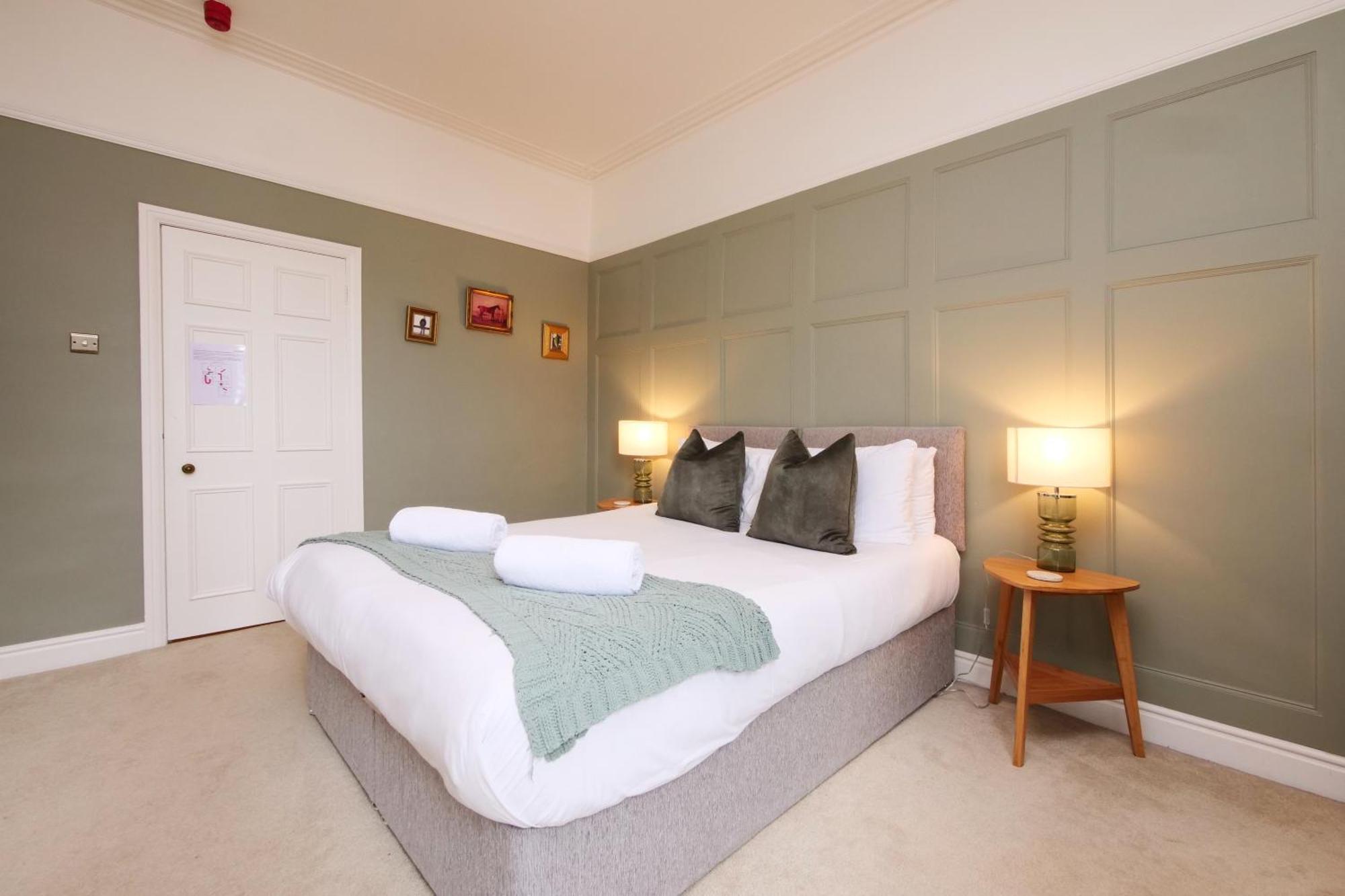 Fifth Quarter With Free Parking Apartment *