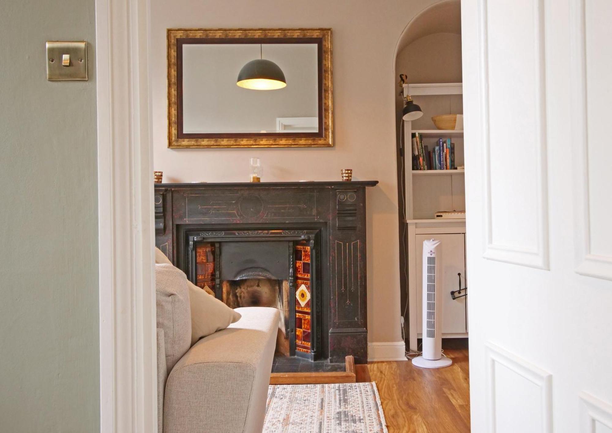 Fifth Quarter With Free Parking Apartment *