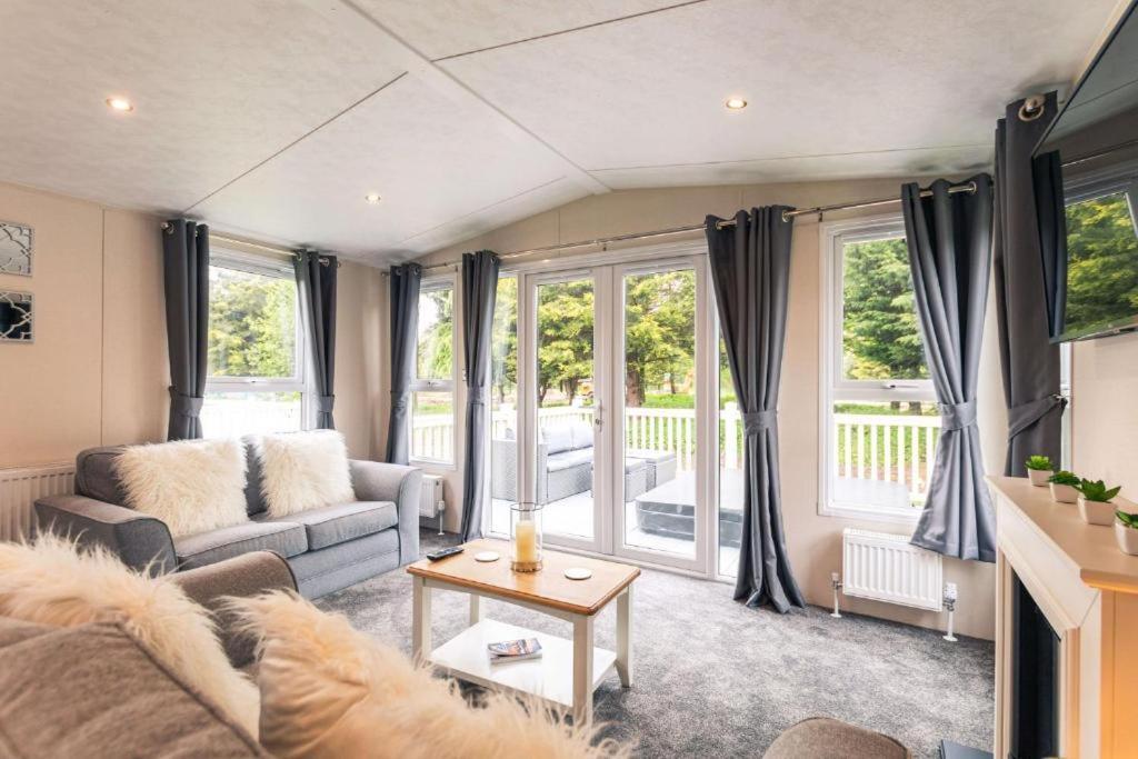The Serenity With Hot Tub Holiday home York