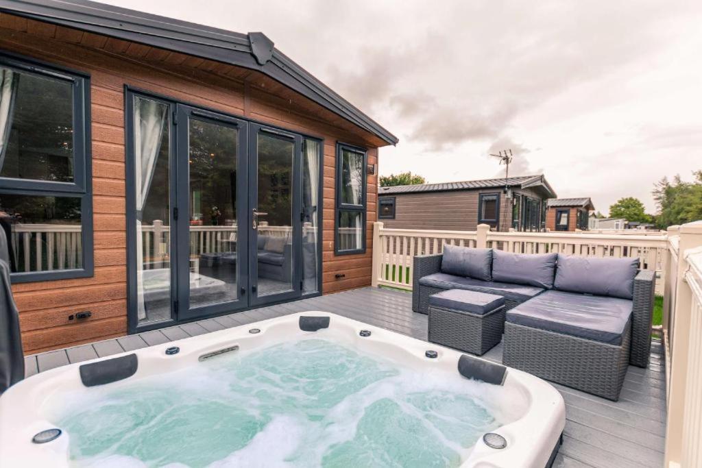 Holiday home The Serenity With Hot Tub