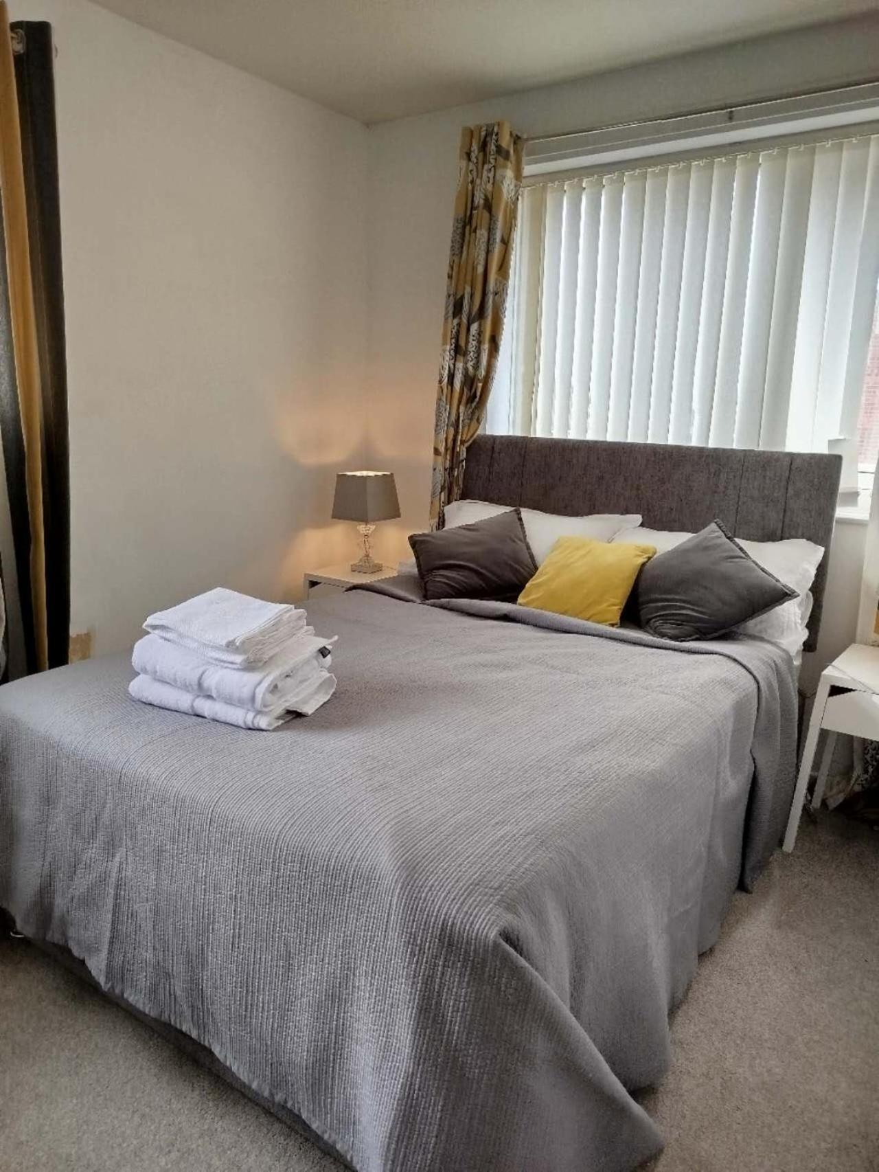 Cozy One Bedroom Holiday With Free Parking *