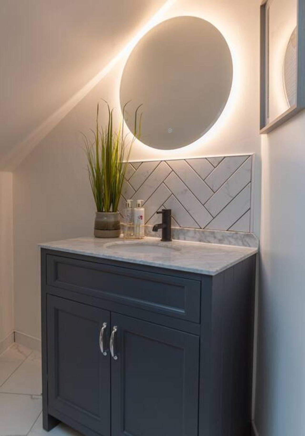 Escape 2 Unwind At The Parade, Accommodates 10 Holiday home York