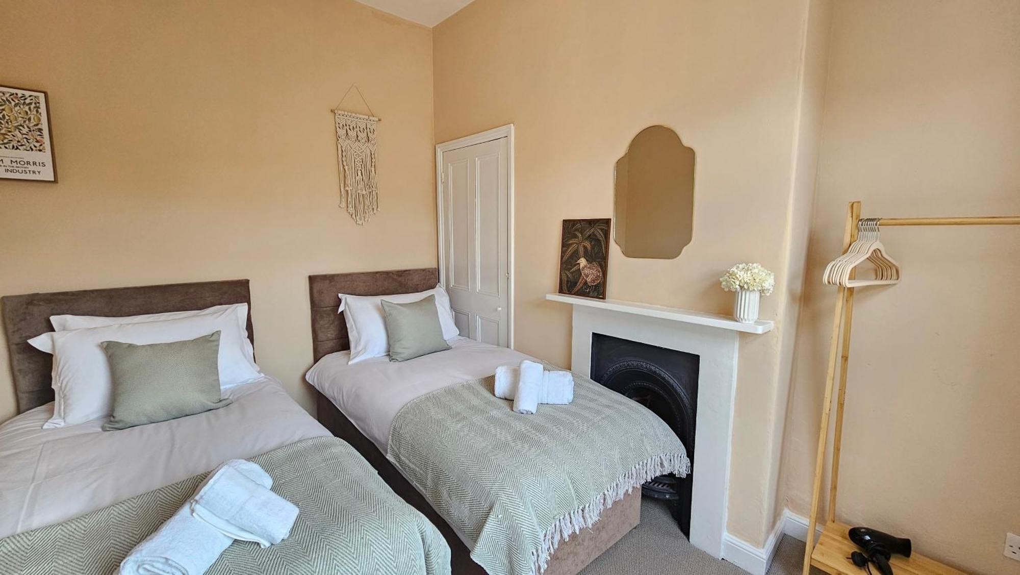 St Pauls Terrace - 2 Bed House Nr Train Station