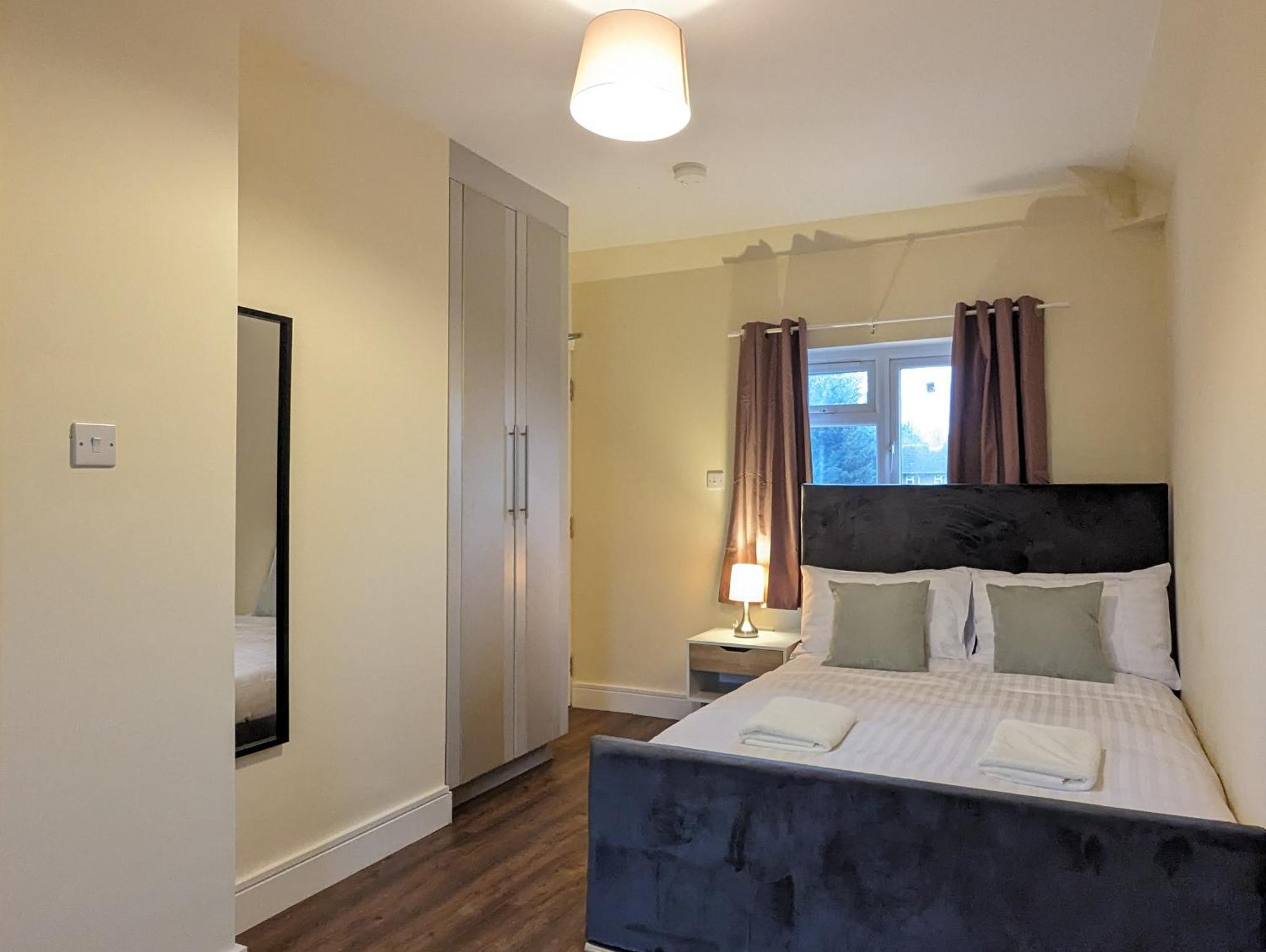 Near City Centre Private Bath Free Parking Holiday home