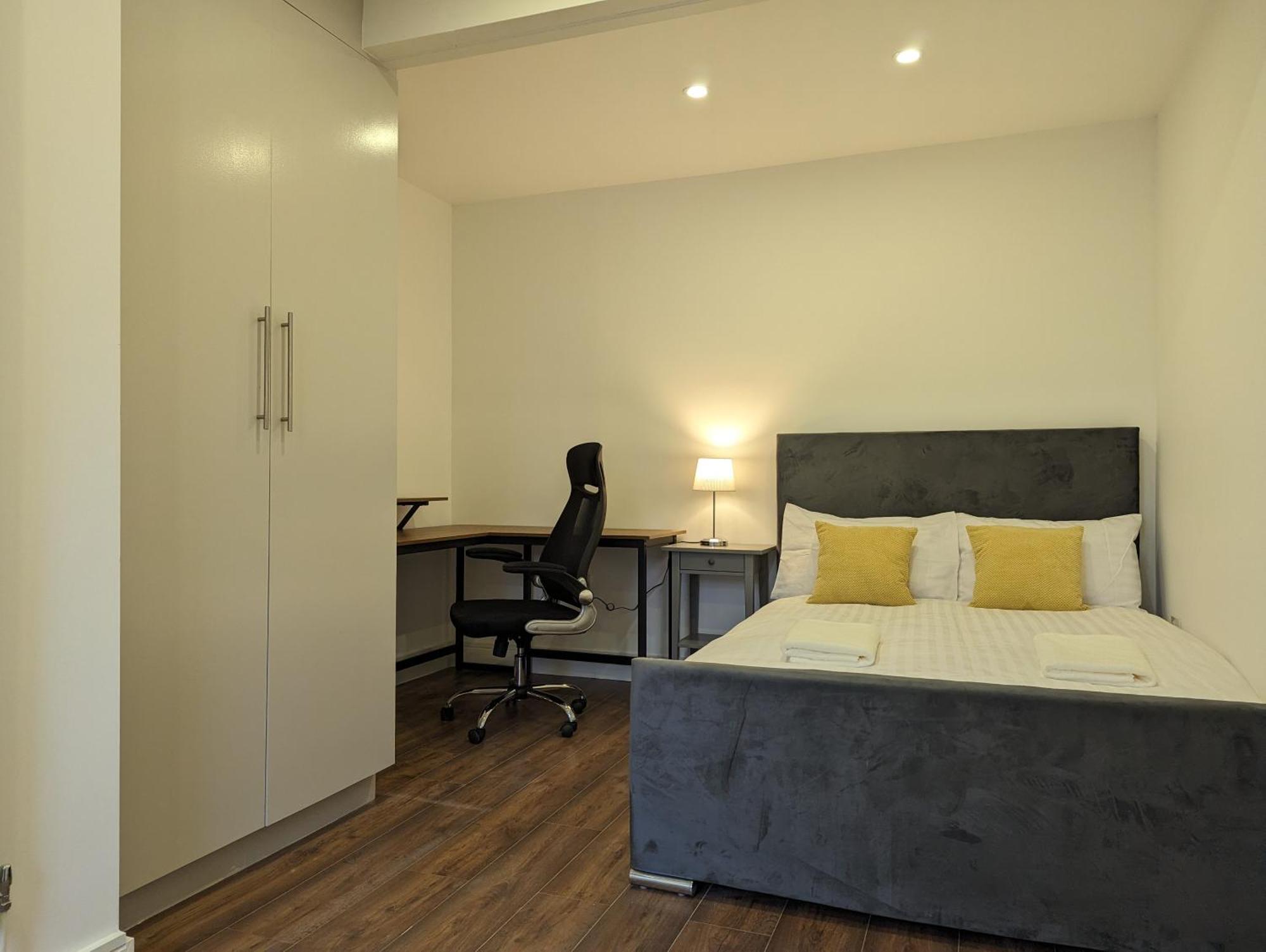 Holiday home Near City Centre Private Bath Free Parking