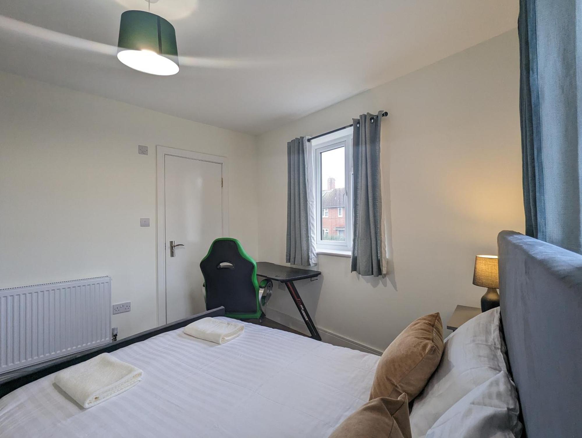 Holiday home Near City Centre Private Bath Free Parking *
