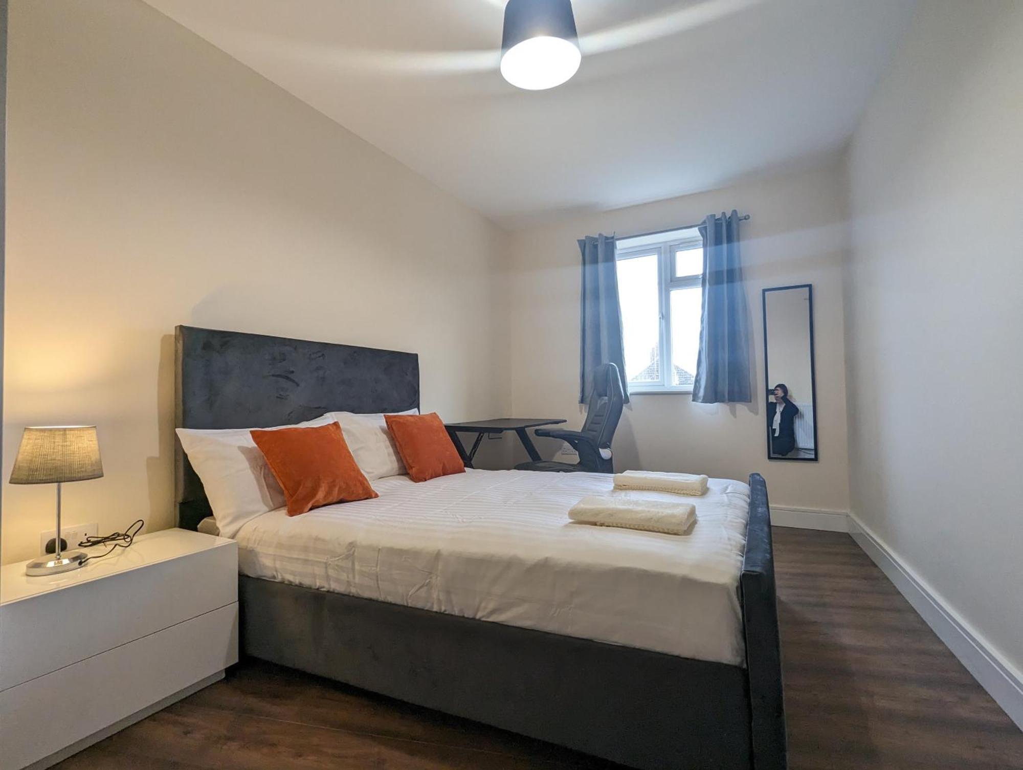 Holiday home Near City Centre Private Bath Free Parking *