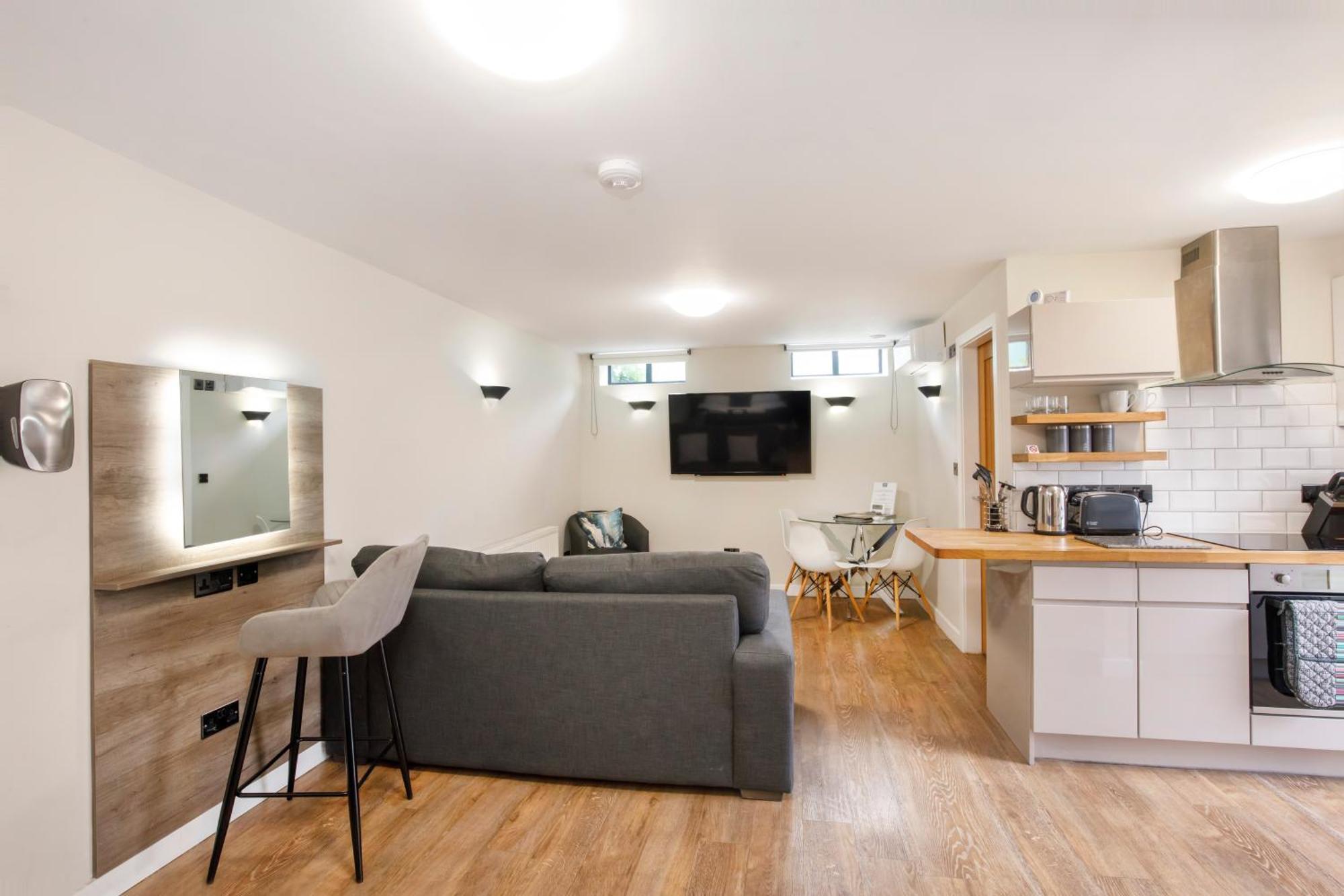- Monkbar Mews Apartment *