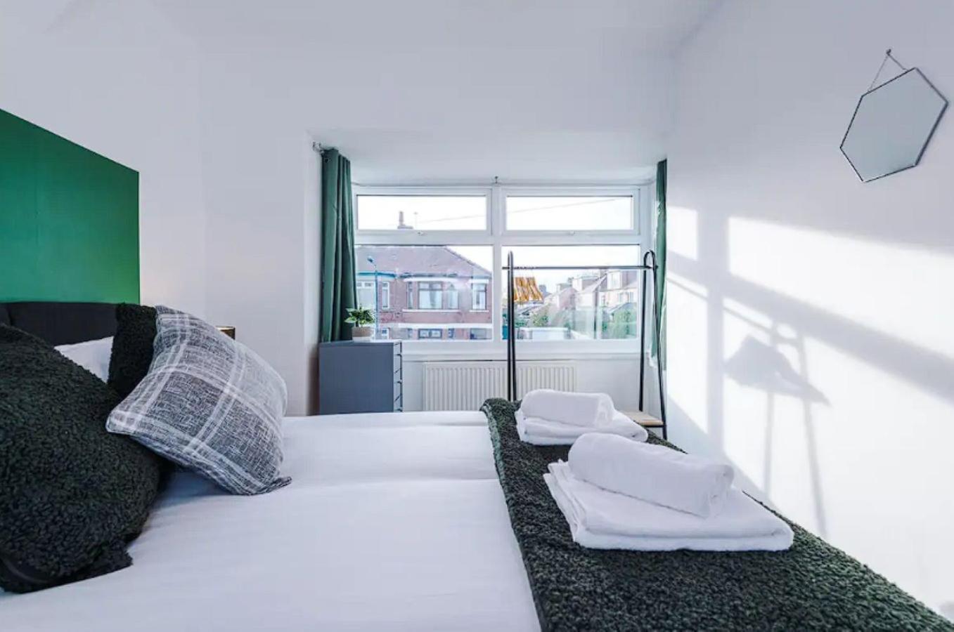 Charming And Modern 3br Steps Away From Center Holiday home *
